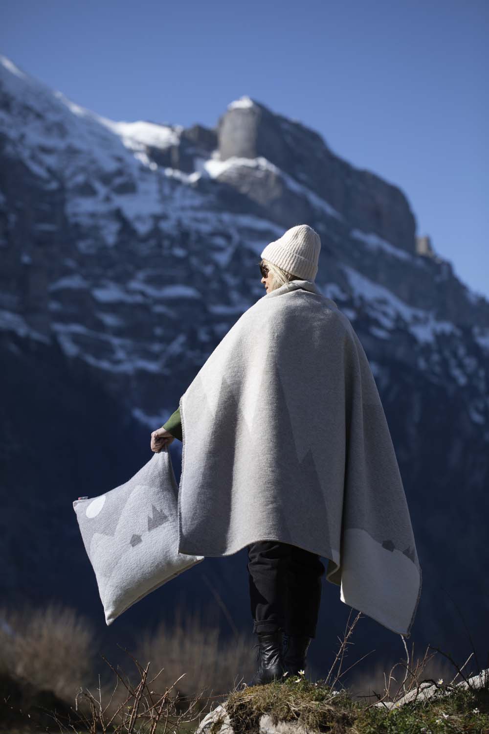 LUCA throw "mountains & moon"