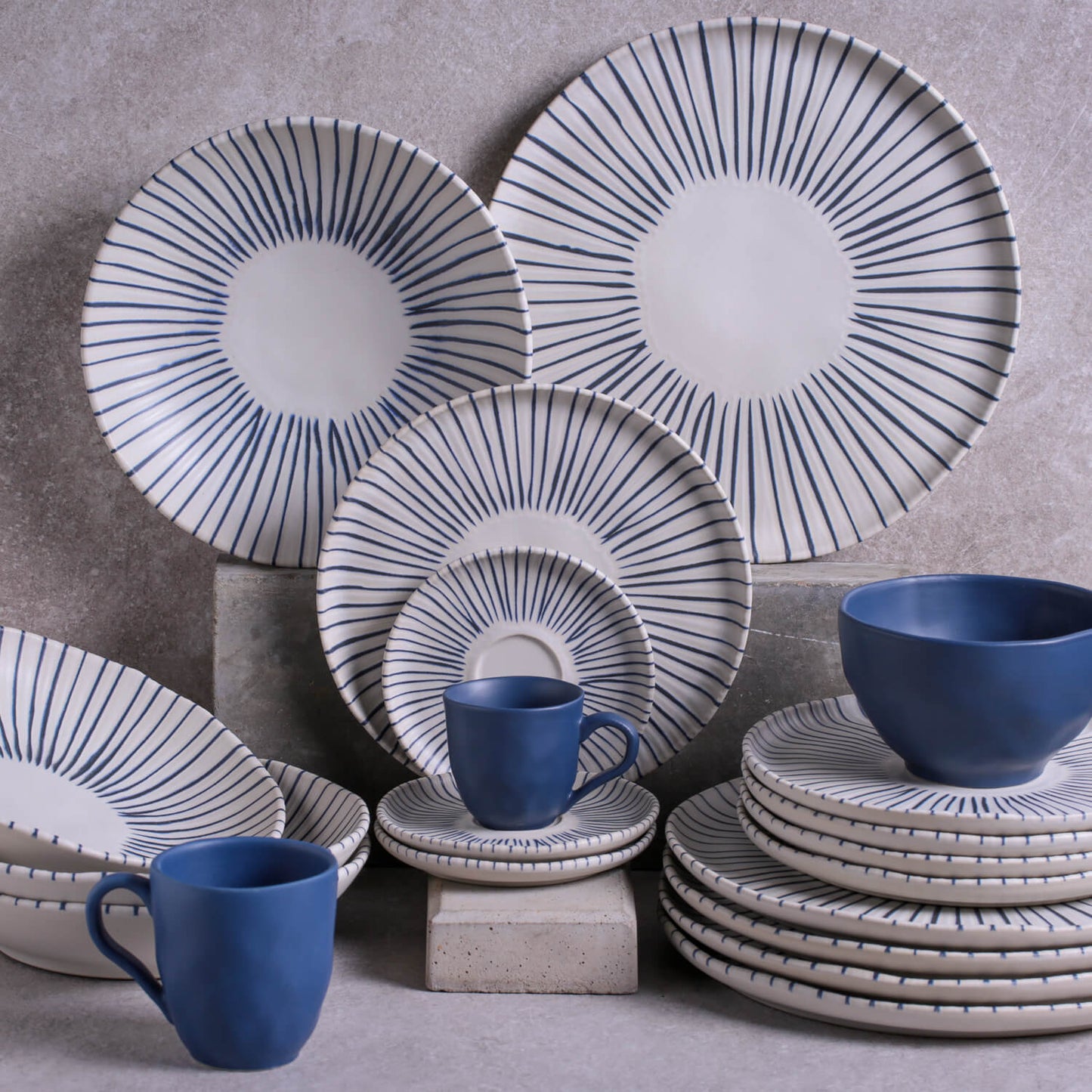 16 Pc. Dinnerware Set