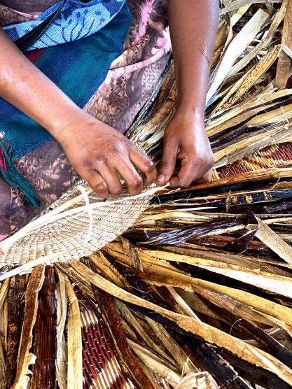 Banana Leaf Planter in Mixed Natural