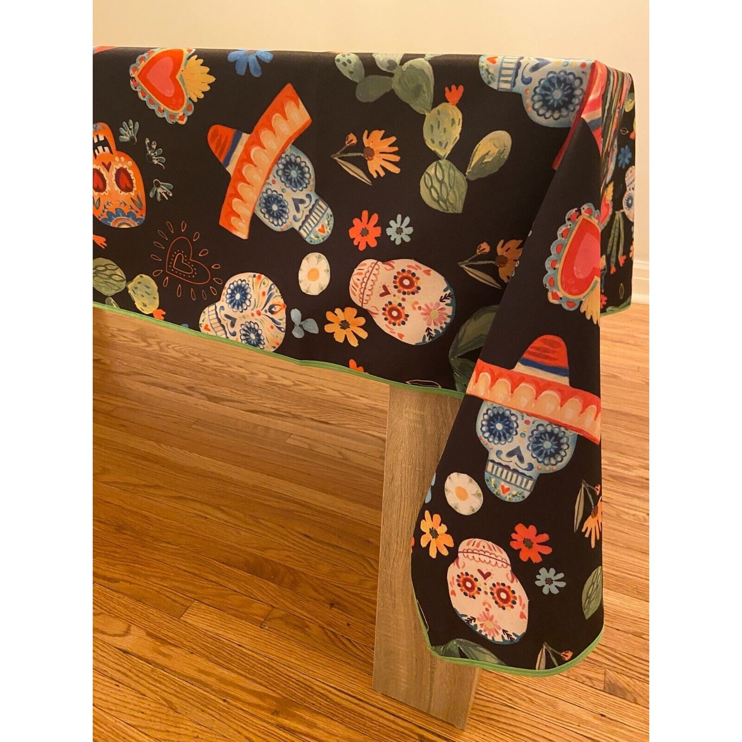 Osadia Handmade Black Mexican Heart Tablecloth - Green Trim - Osadia Concept Store