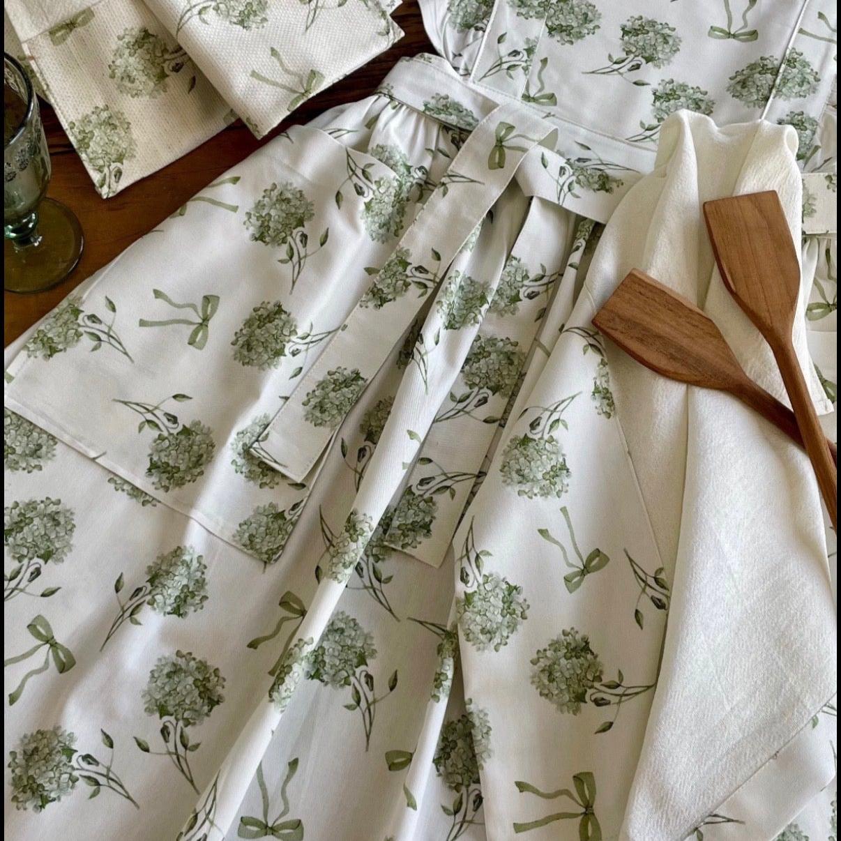 Tuileries Garden Little Hostess Apron