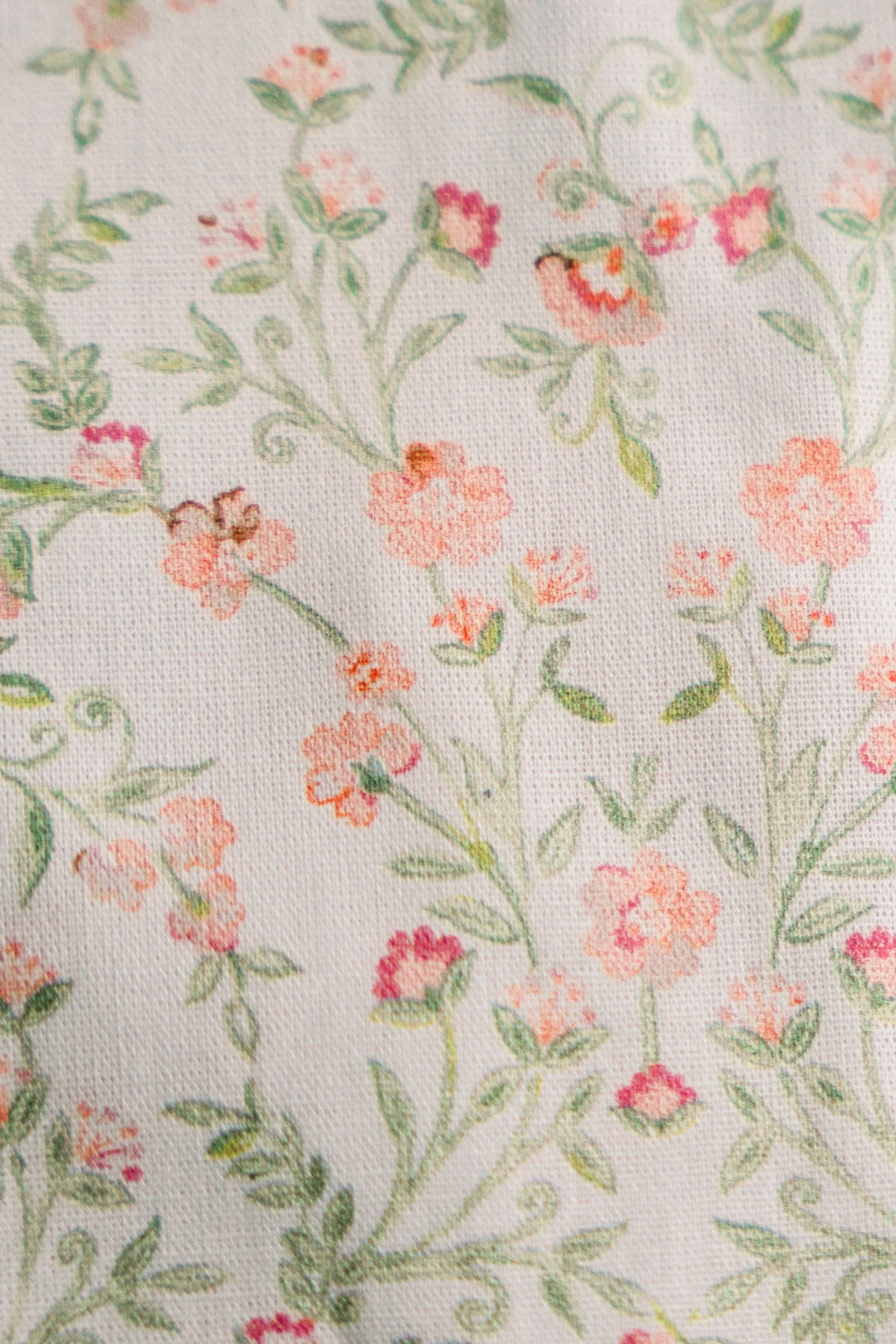 Vintage-Inspired Floral Pouch- Douce Pétale
