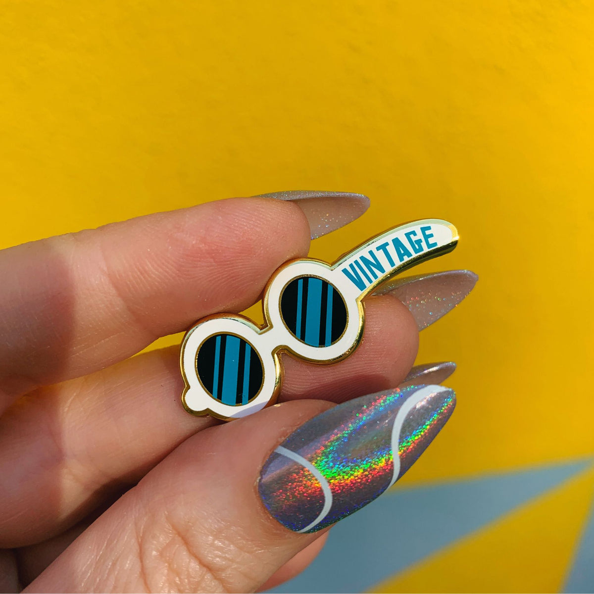 I'm Not Old, I'm Vintage Enamel Pin - Osadia Concept Store