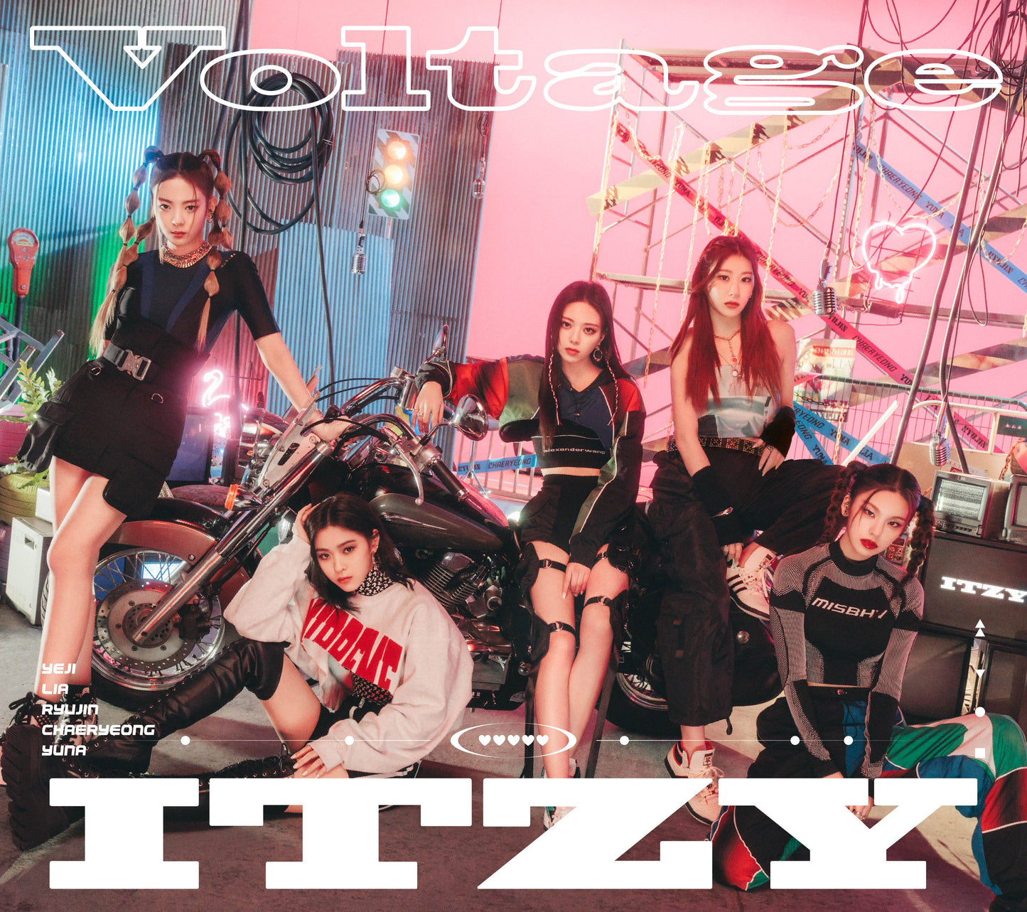 ITZY - 1st Japanese Album "Voltage" - Osadia Concept Store