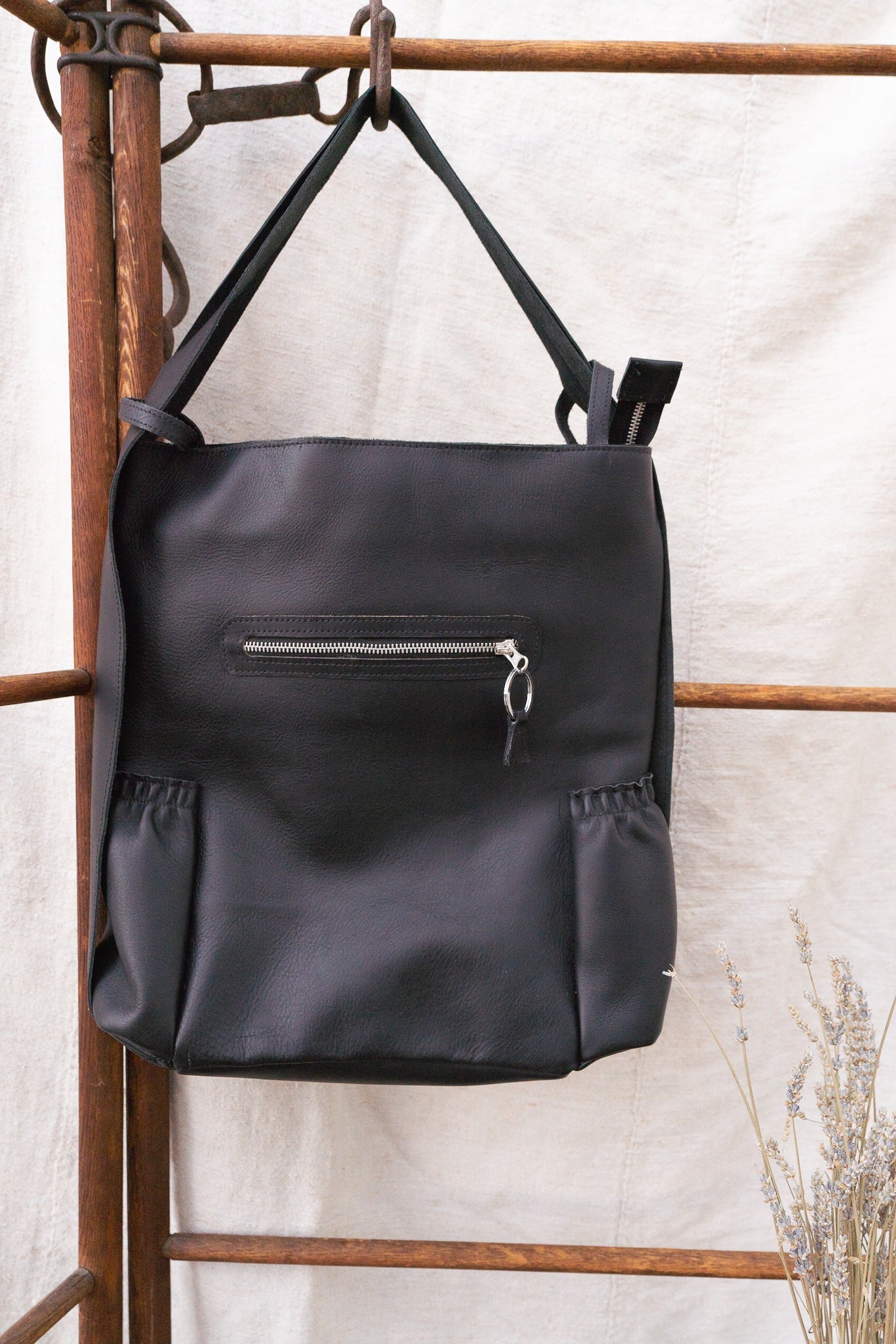 Patzik - Red Nawala - Black Leather