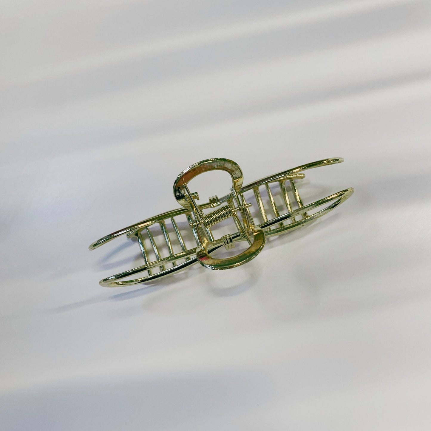 Velvet Claws Gold Metal Bow Hair Claw | Claw Clip in Velvet Travel Bag