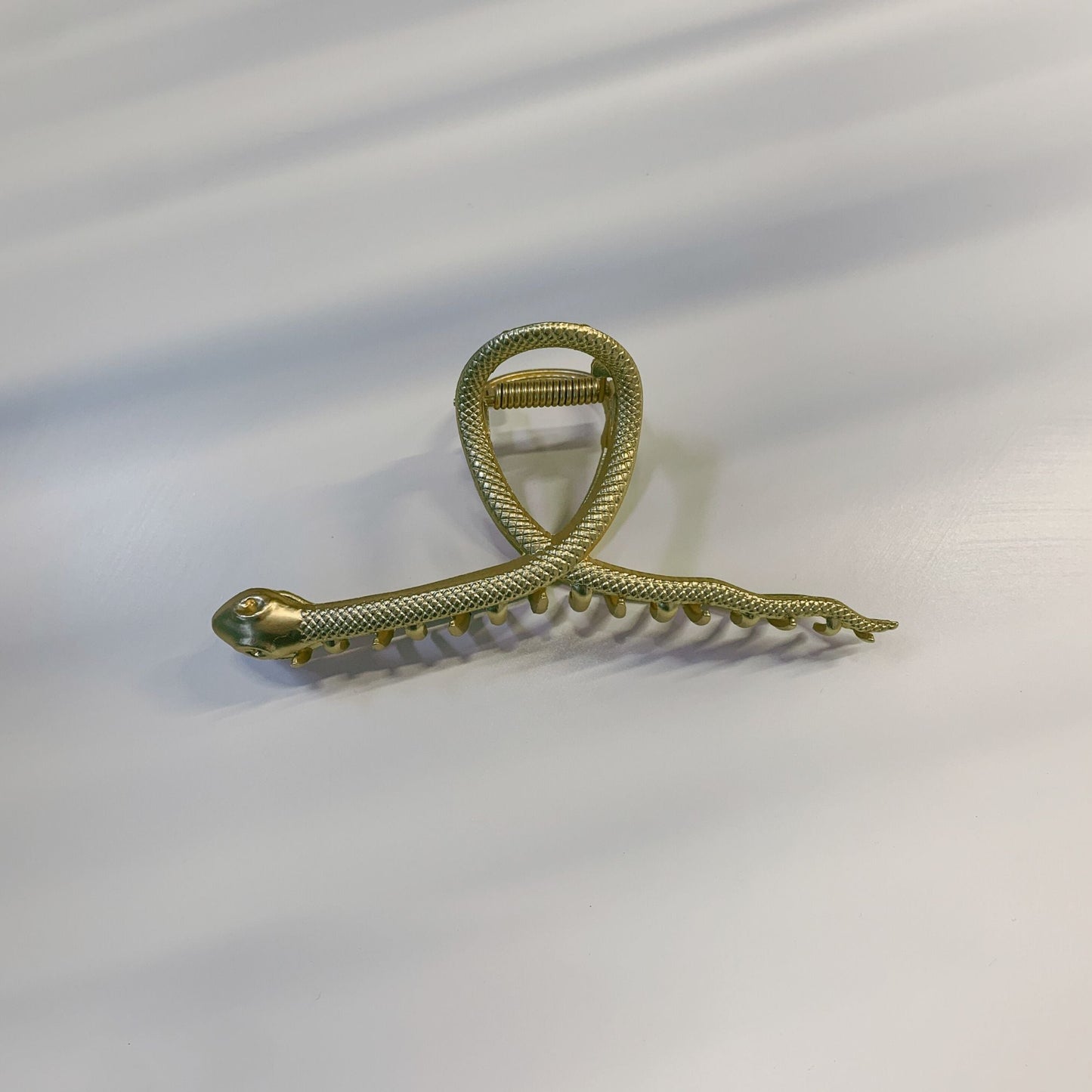 Velvet Claws Gold Metal Snake Hair Claw | Claw Clip in Velvet Travel Bag