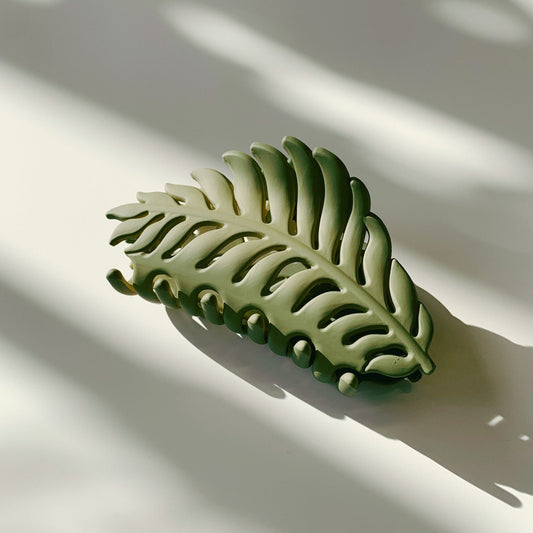 Velvet Claws Hair Clip | Green Leaf | Claw Clip in Velvet Travel Bag