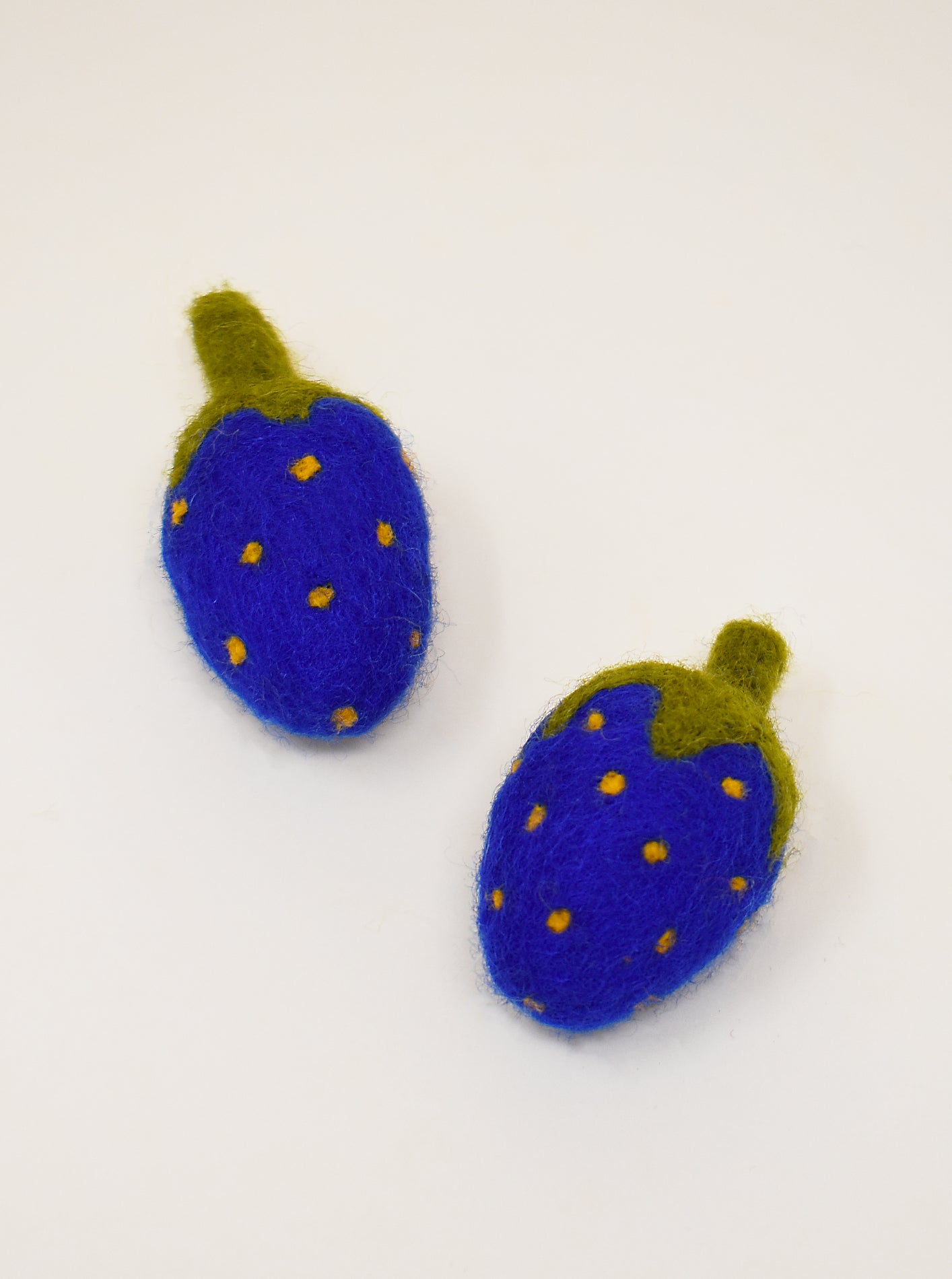 WOOL SINGLE STRAWBERRY