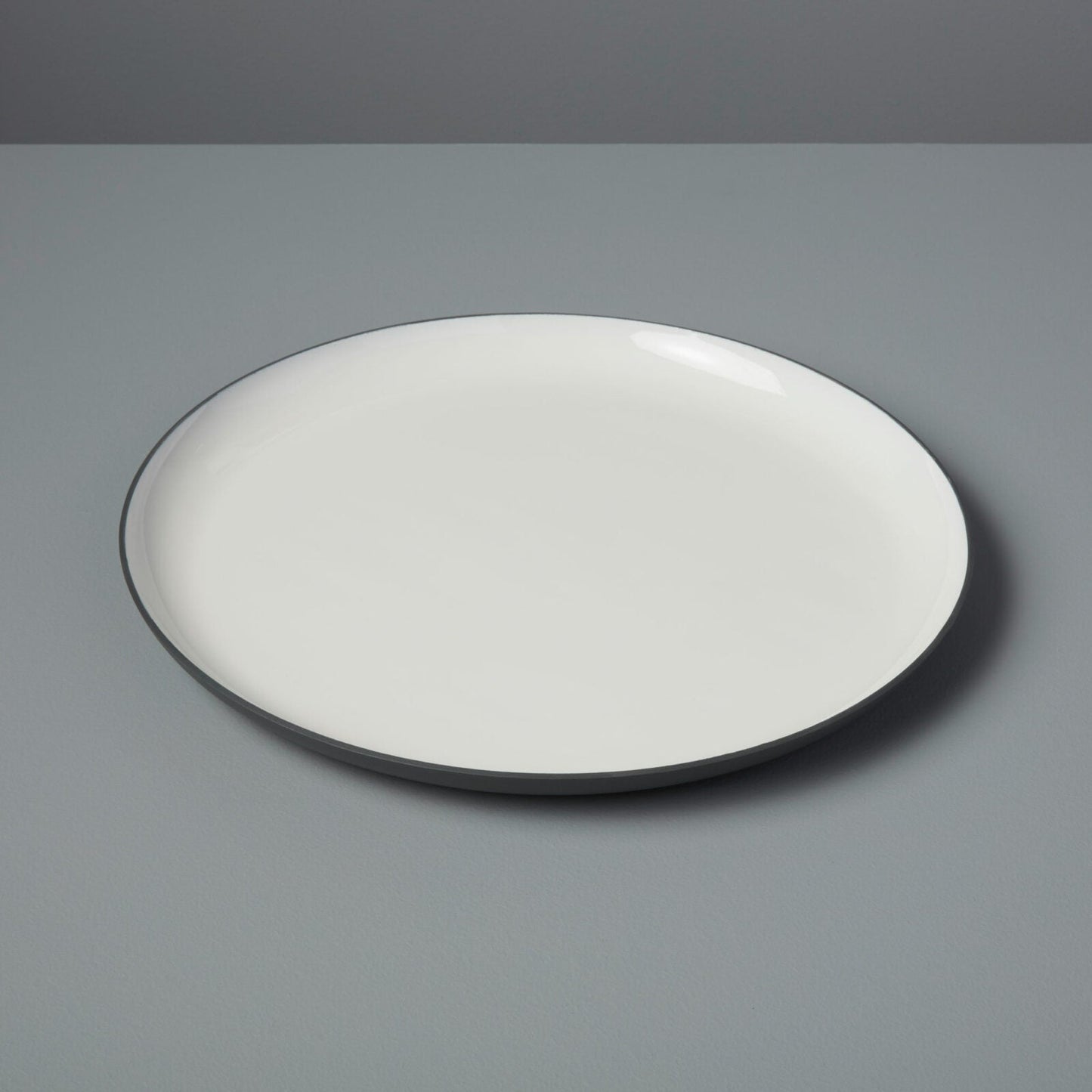 Alto 14" Round Platter, Graphite