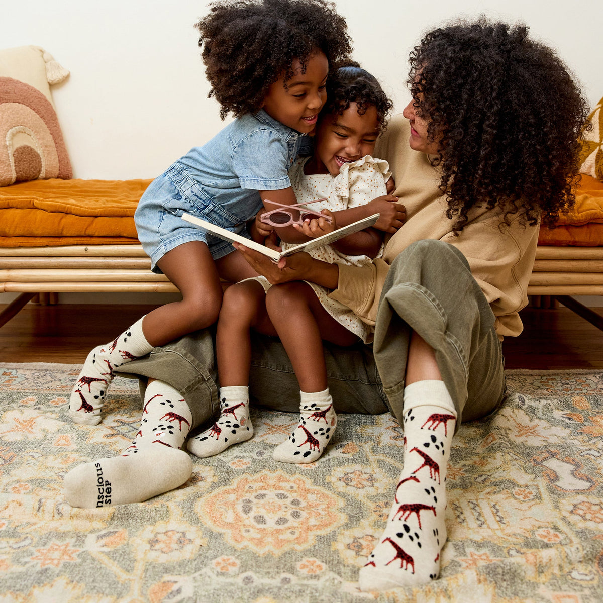 Kids Socks that Protect Giraffes - Osadia Concept Store