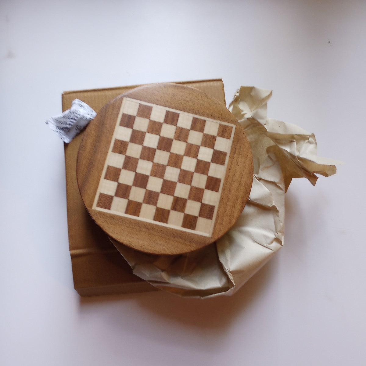 Acacia Wood Round Magnetic Chess Set - Osadia Concept Store