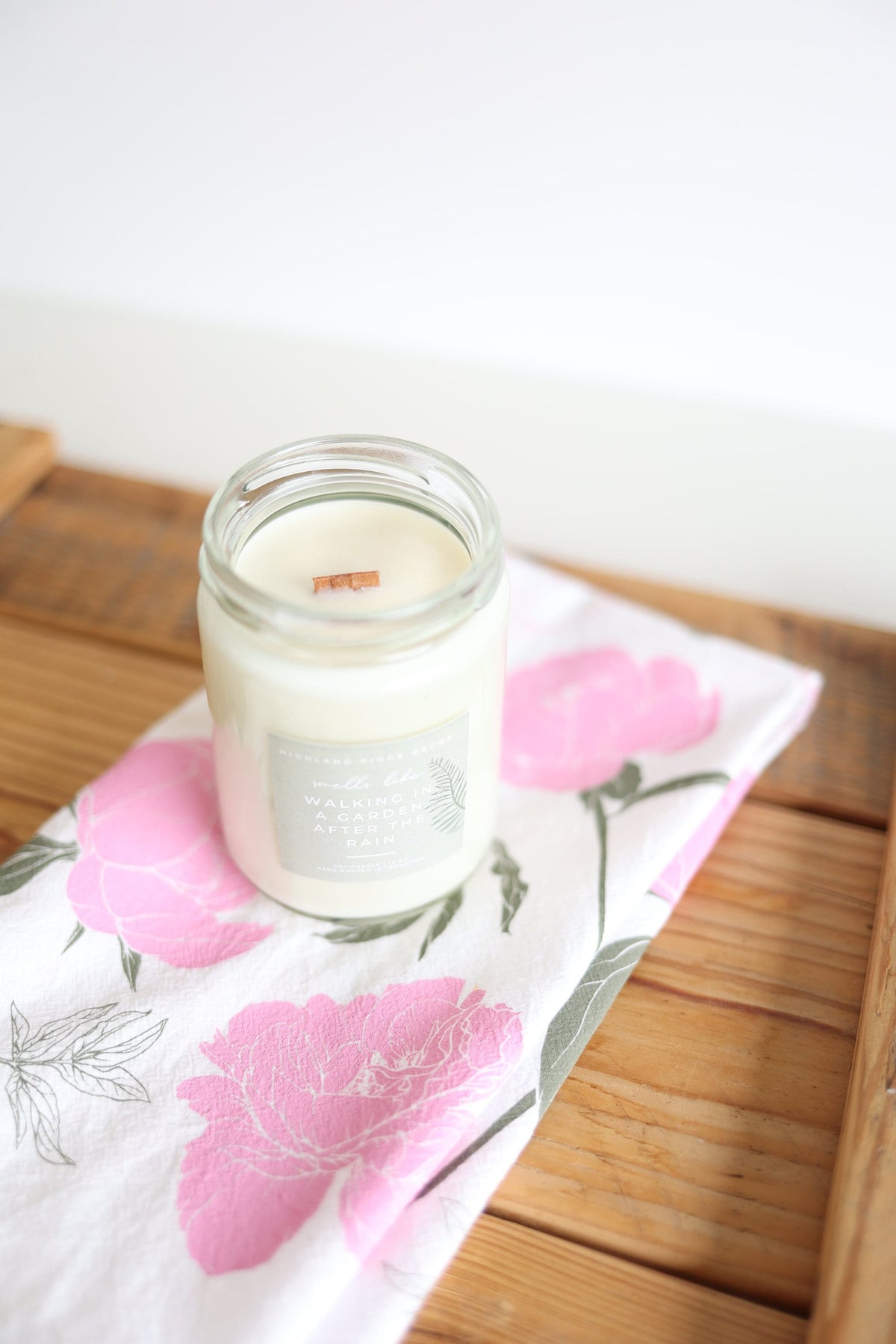 "Walking In A Garden After The Rain" Candle - Osadia Concept Store