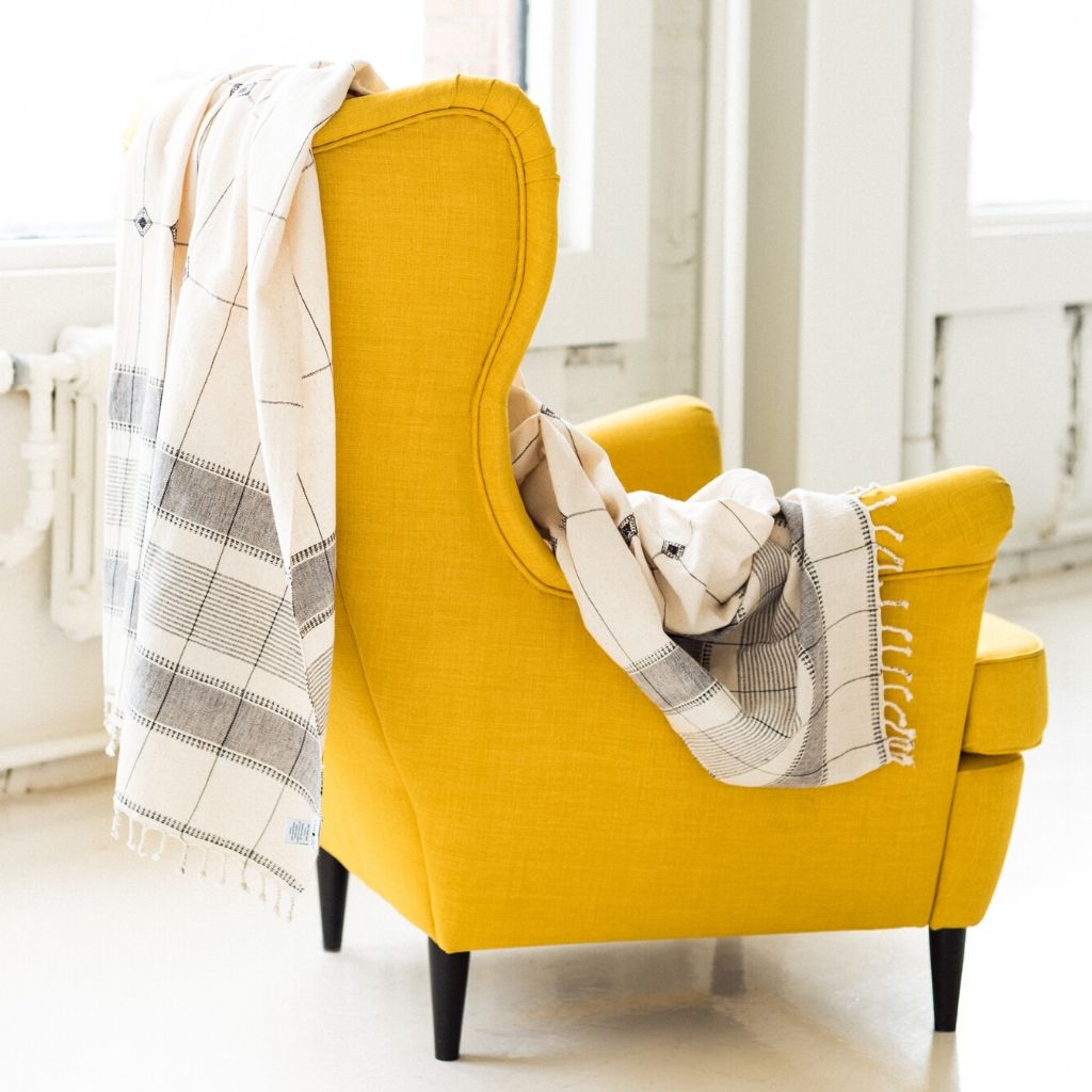 Mool Handwoven Artisanal King Size Organic Cotton Bedspread In Black & Off White