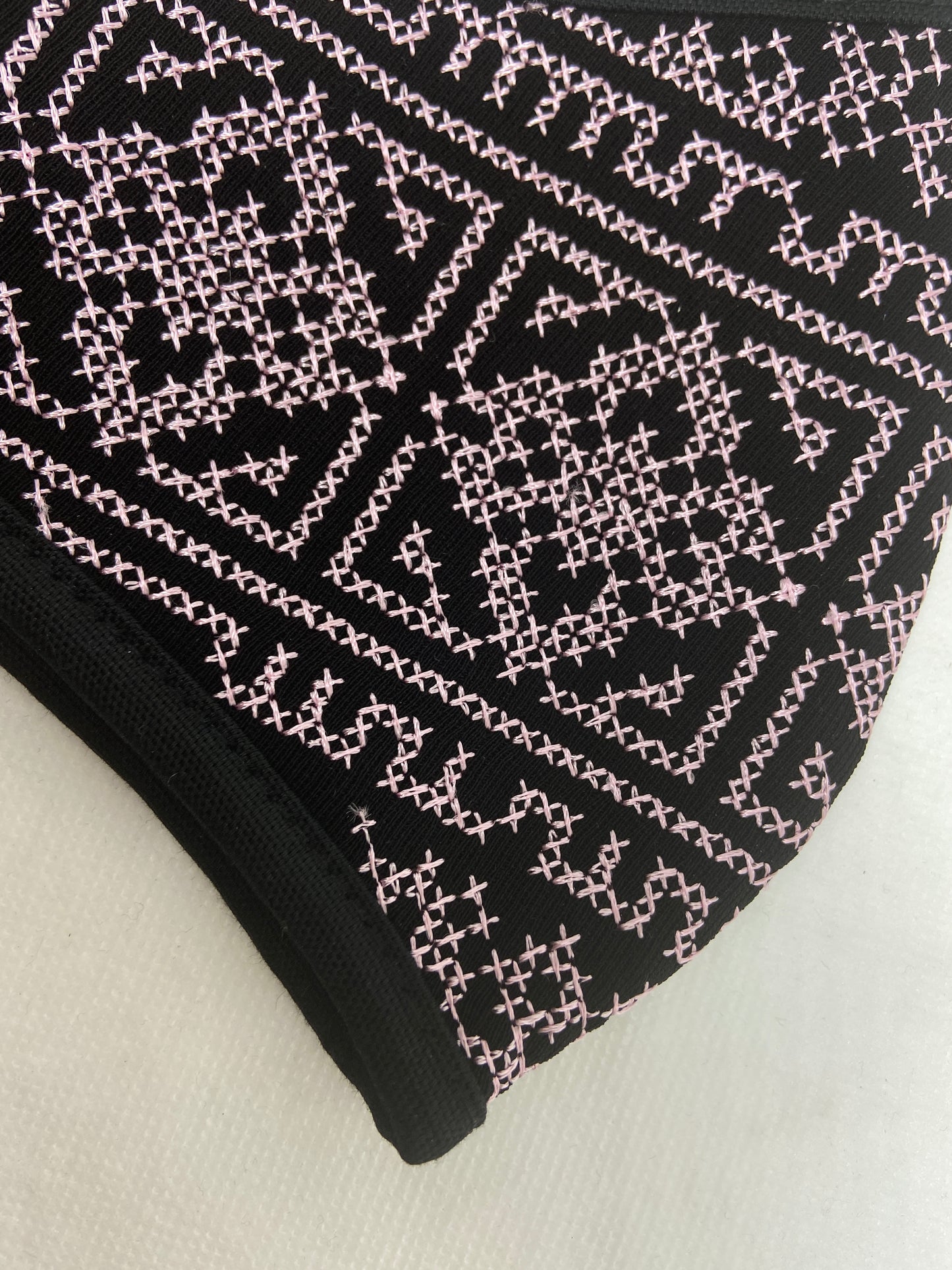Jouri Embroidered Pink Mask - Osadia Concept Store
