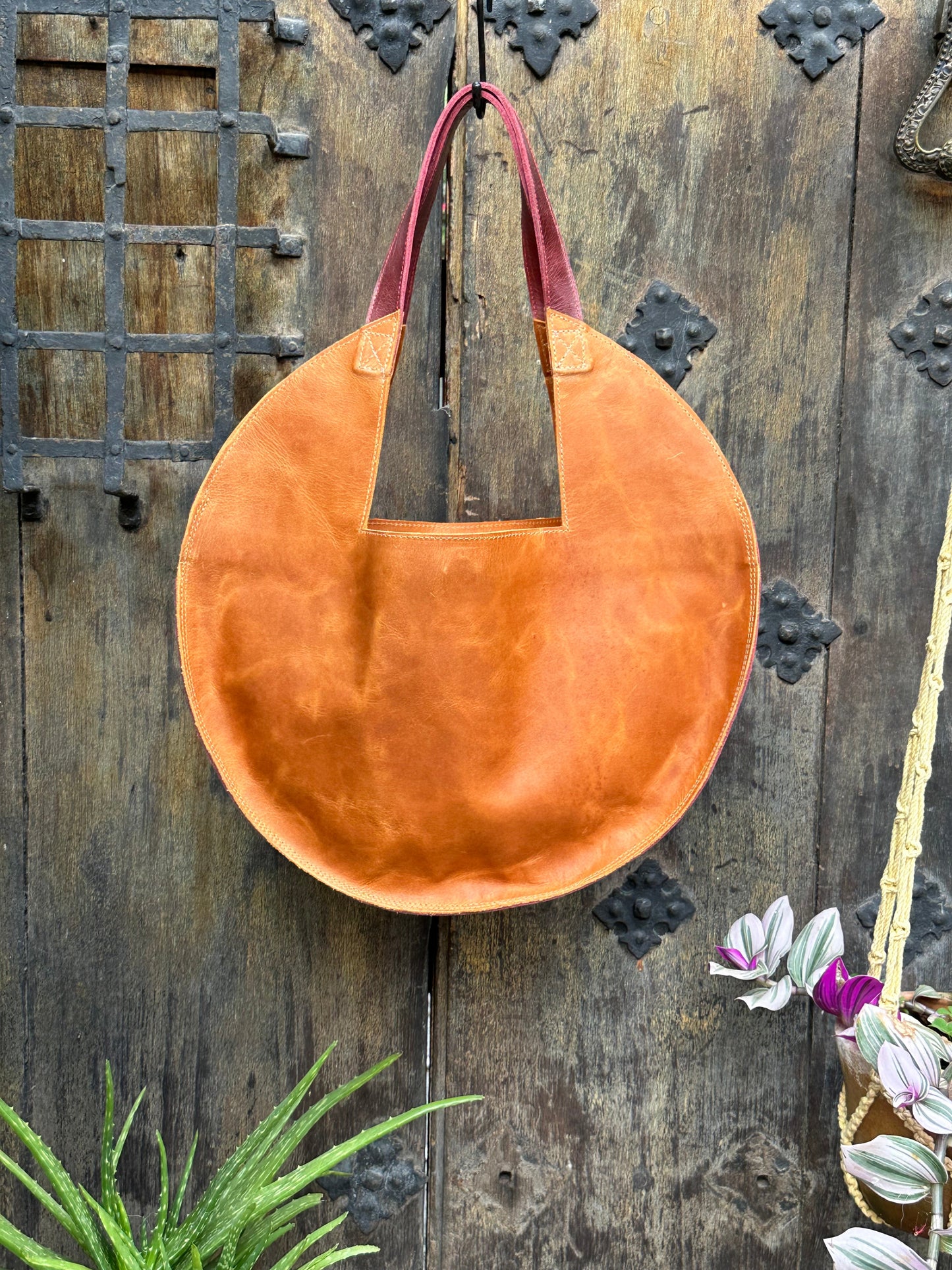 Sutim - Tan with Red Straps