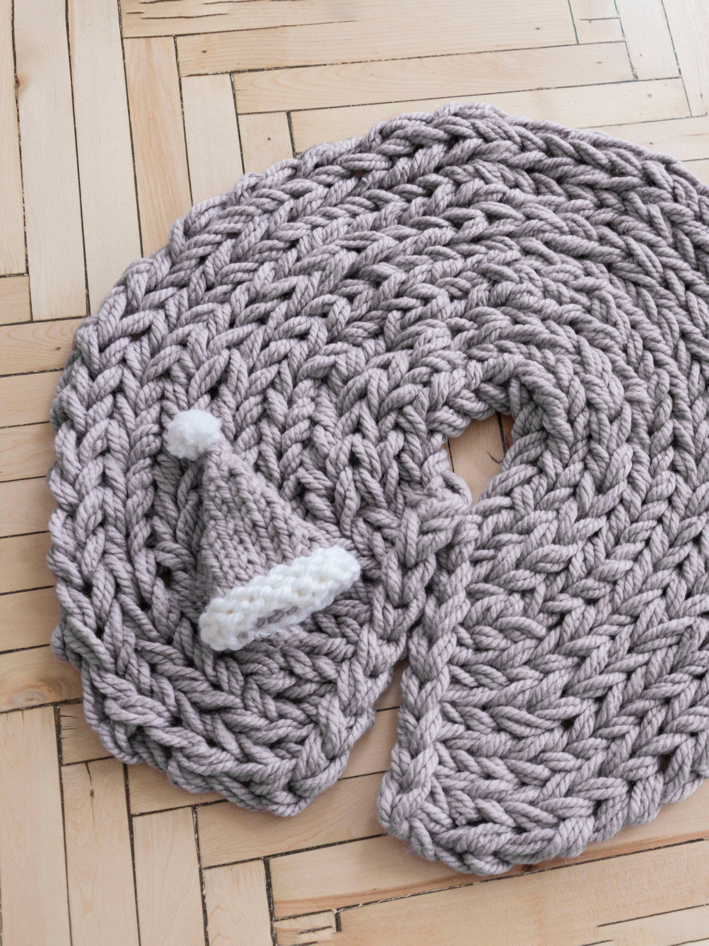 Pale Mauve Chunky-Knitted Christmas Tree Skirt