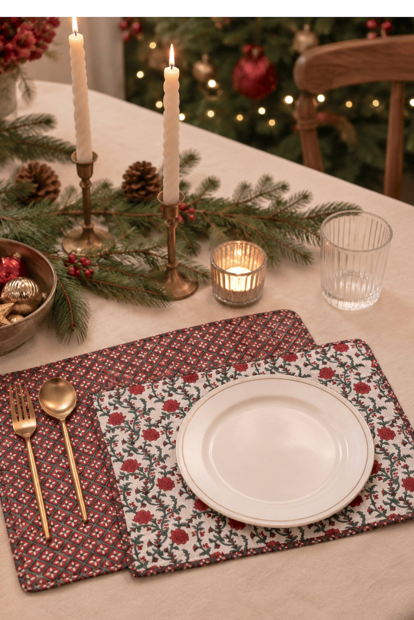 Holly & Berry Crimson Reversible BlockPrint Placemat (Setx2)