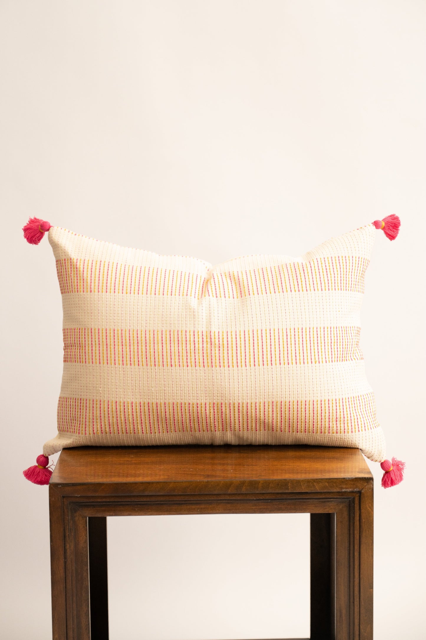 Ranisa Handloom Pillow 14"x20"