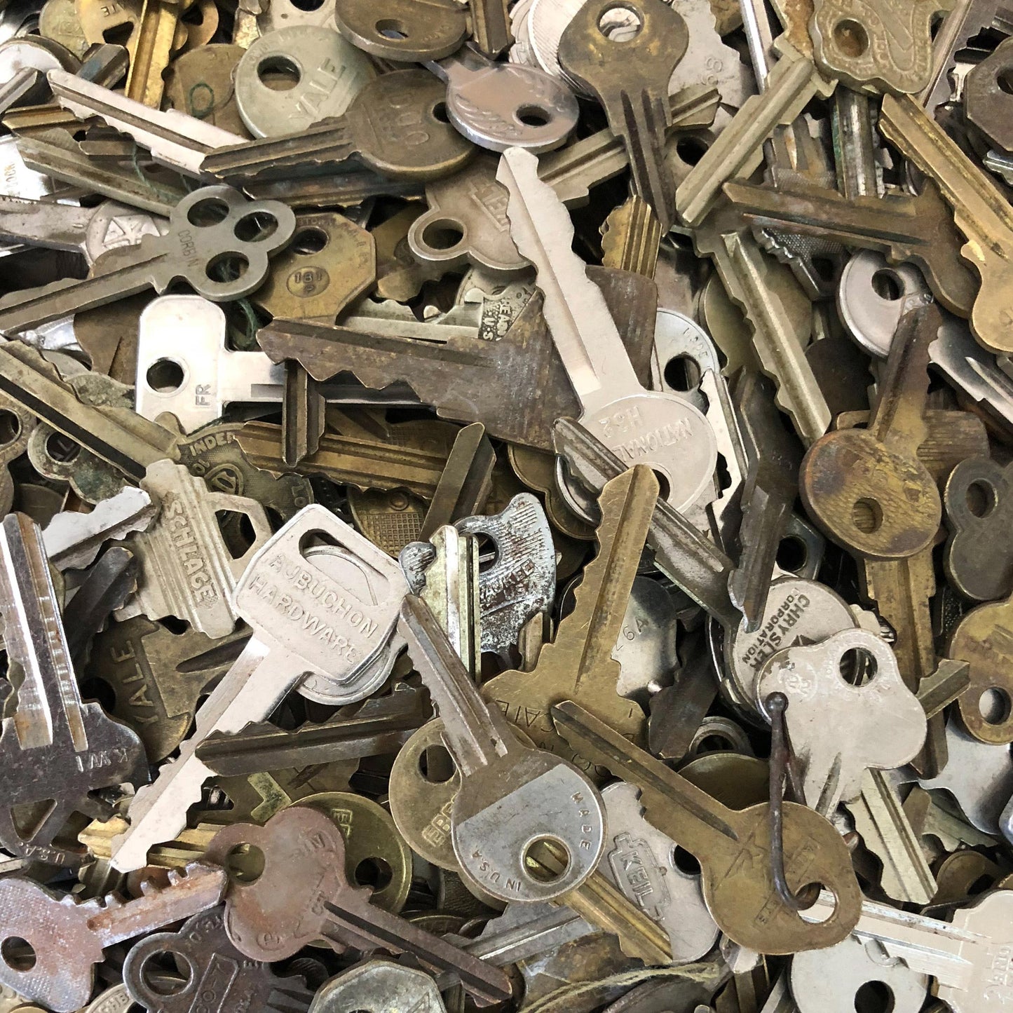 VINTAGE KEY HOOK