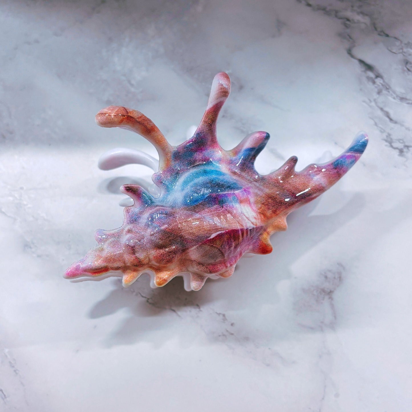 Velvet Claws Realistic Conch Shell Hair Claw in Mermaid Colors | Claw Clip in Velvet Travel Bag