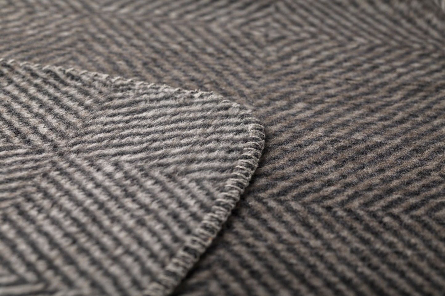 SAVONA Throw "Gradient Herringbone"