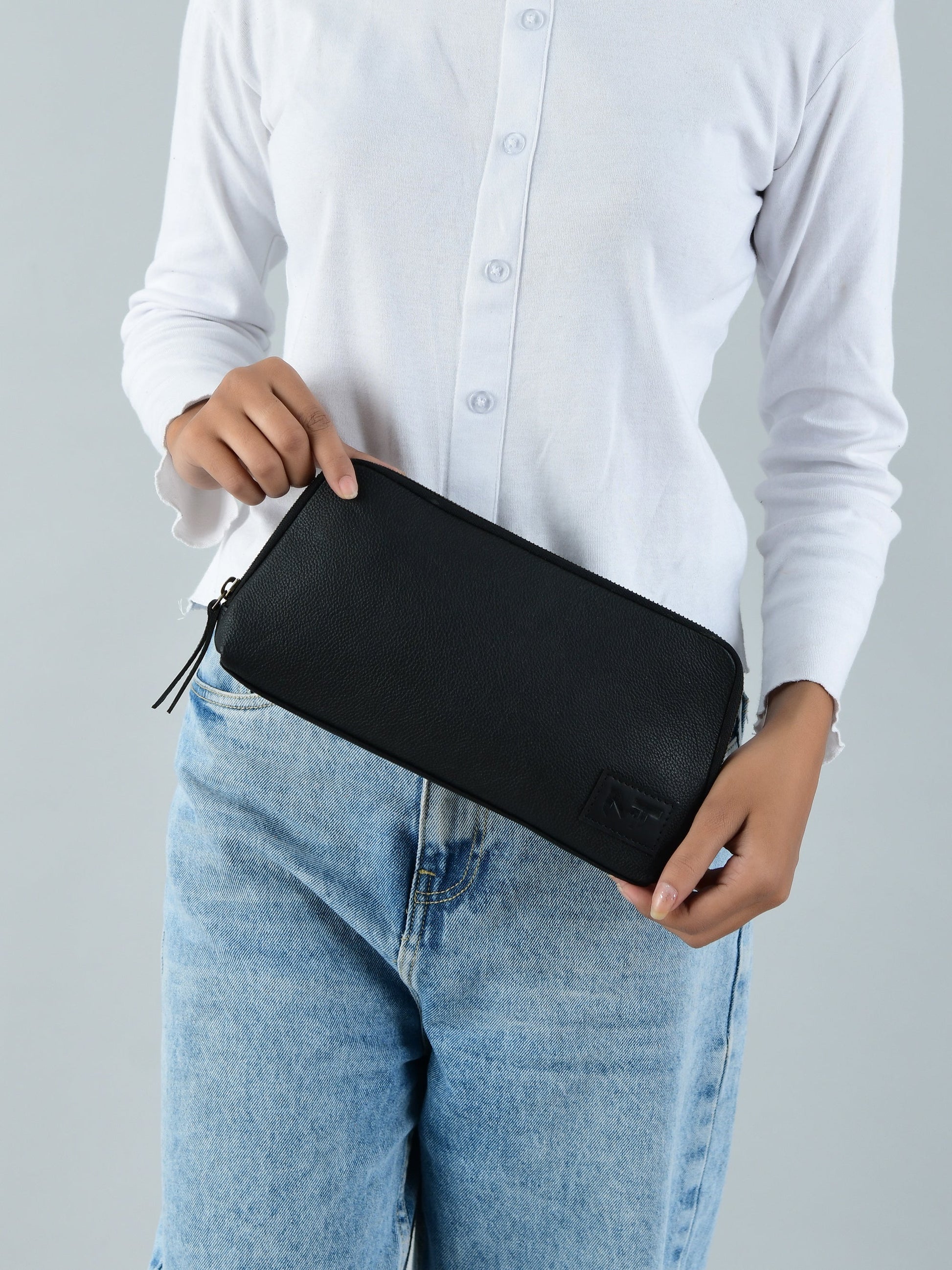Classic Black Leather Clutch - Osadia Concept Store