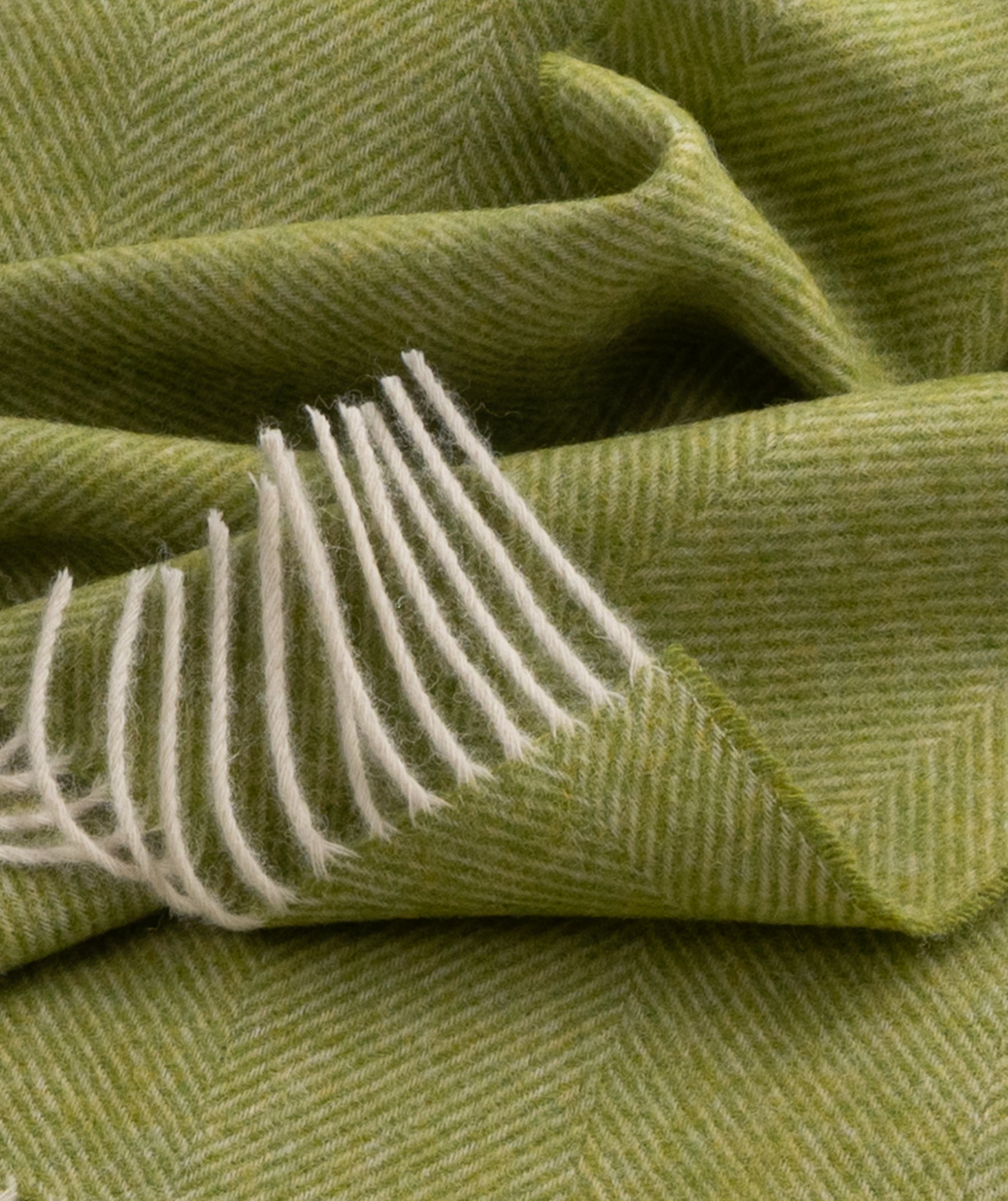 Southampton Home Shetland Lambswool Herringbone Throw – Lime | Woven in England - Osadia Concept Store