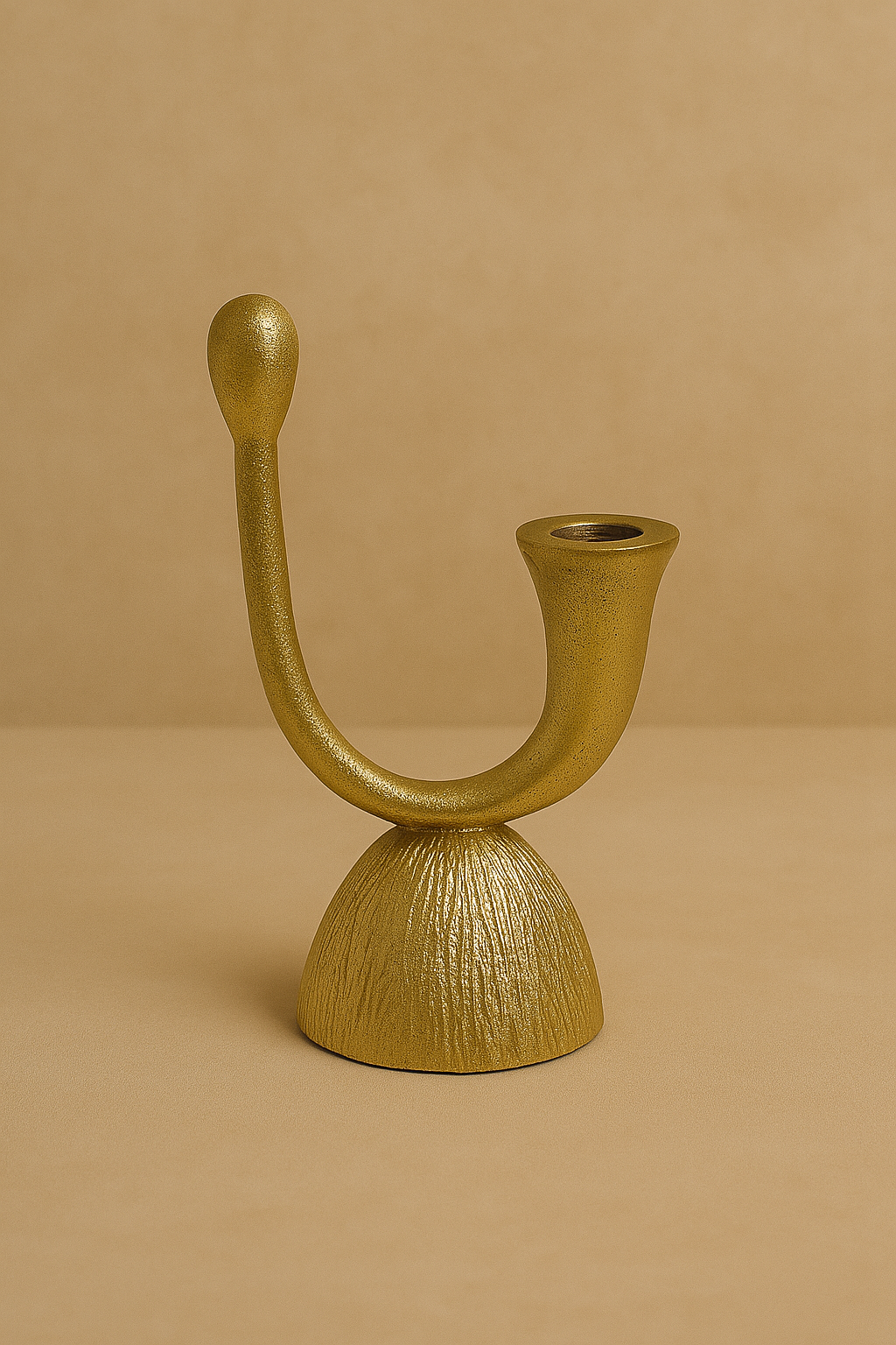 Raíz Studio Loop Candle Holder – Hand-Cast Gold Metal Sculptural Candle Stand