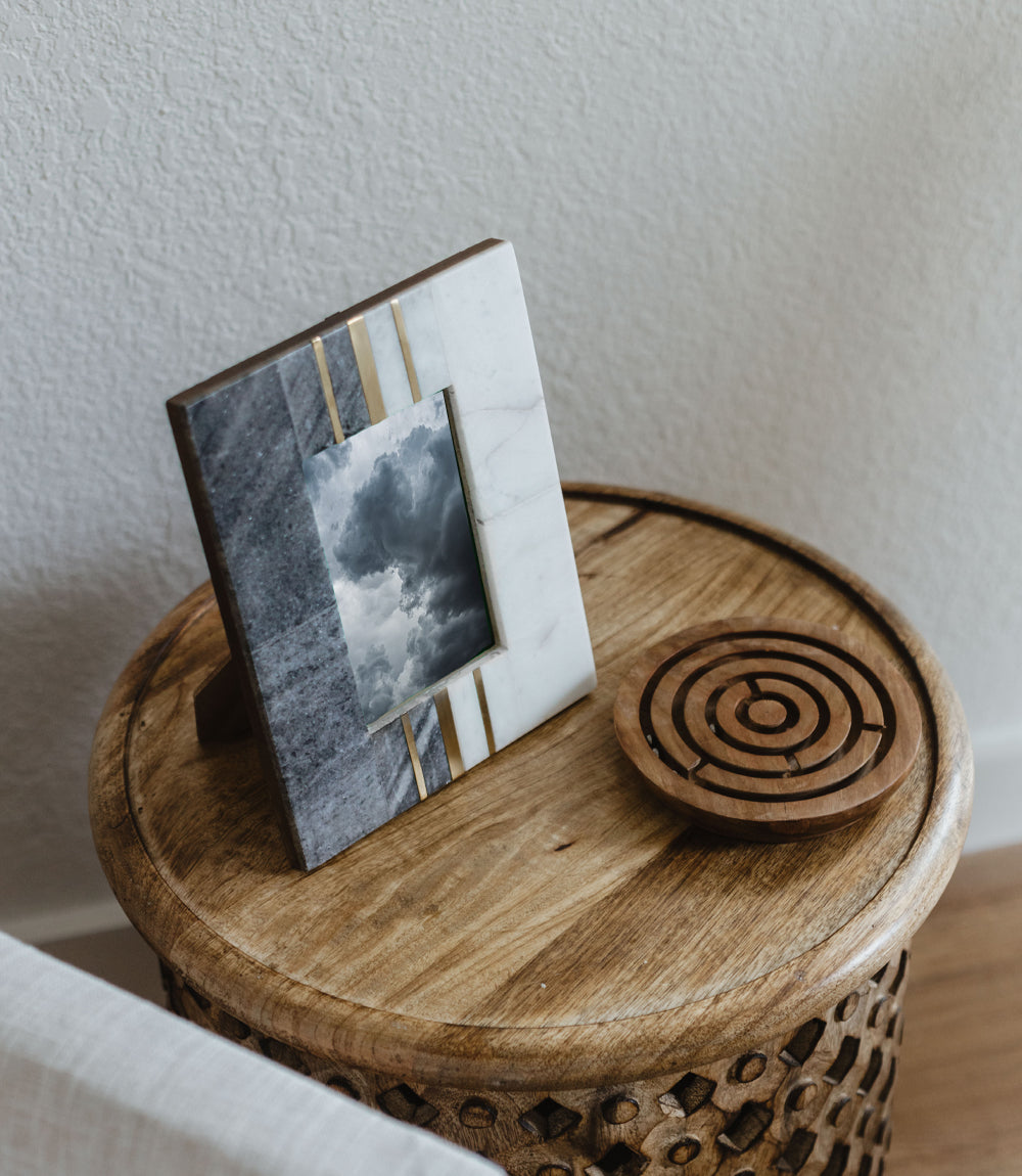 Sammita 4x6 Black & White Picture Frame - Hand Carved Marble - Osadia Concept Store