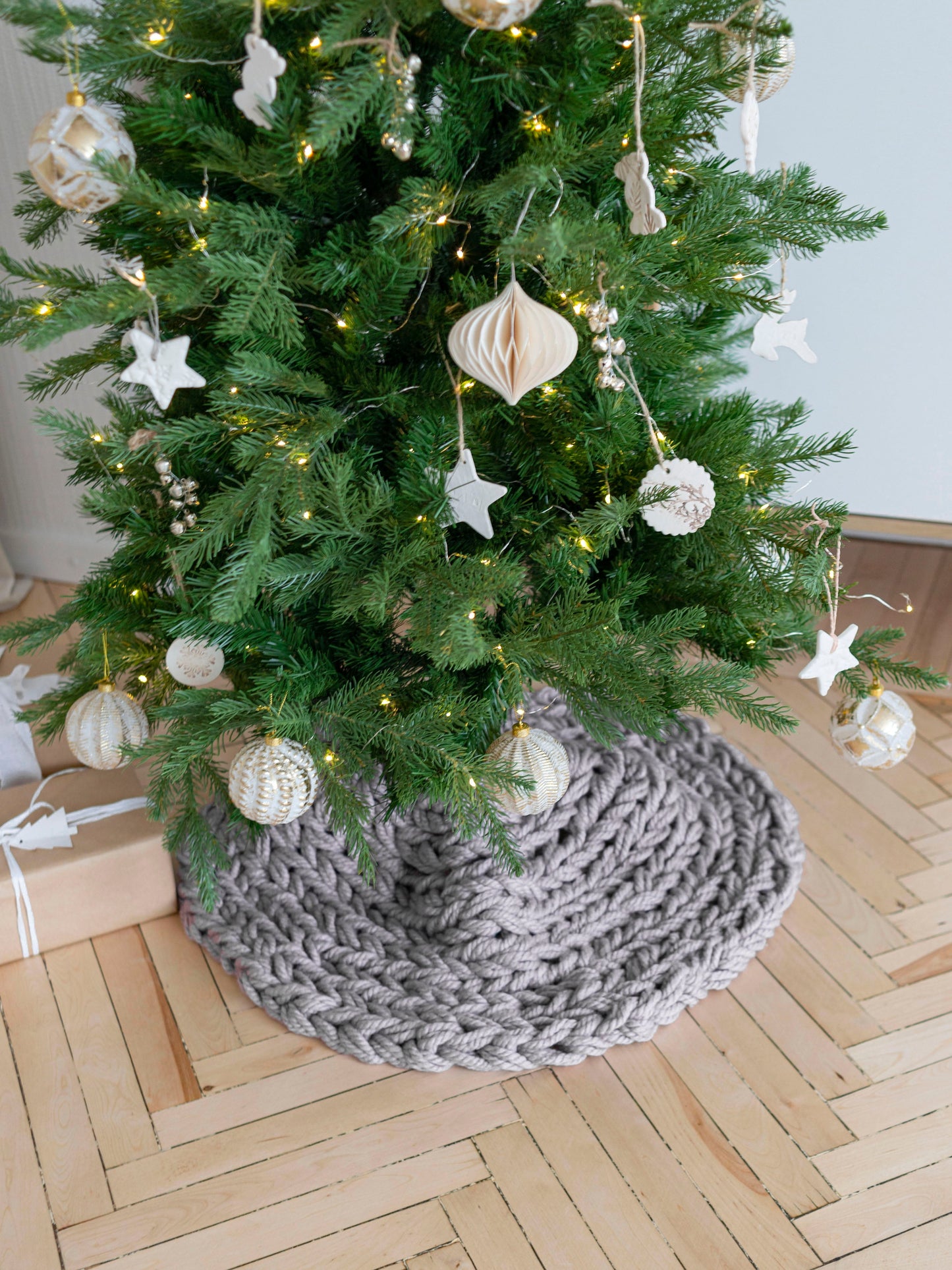 Pale Mauve Chunky-Knitted Christmas Tree Skirt