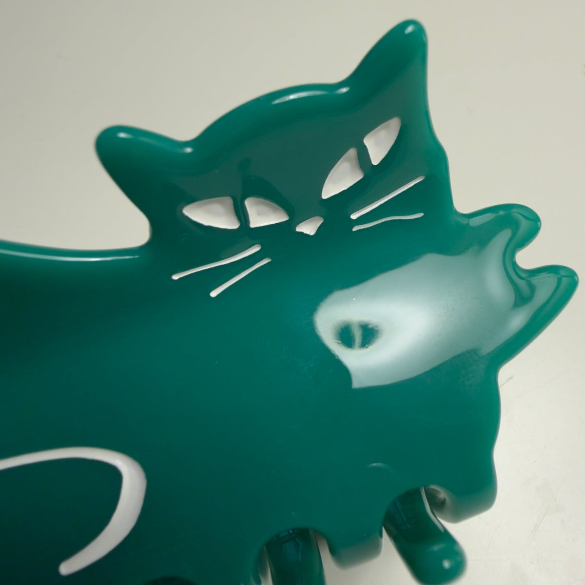 Orange Green Cat Hair Claw