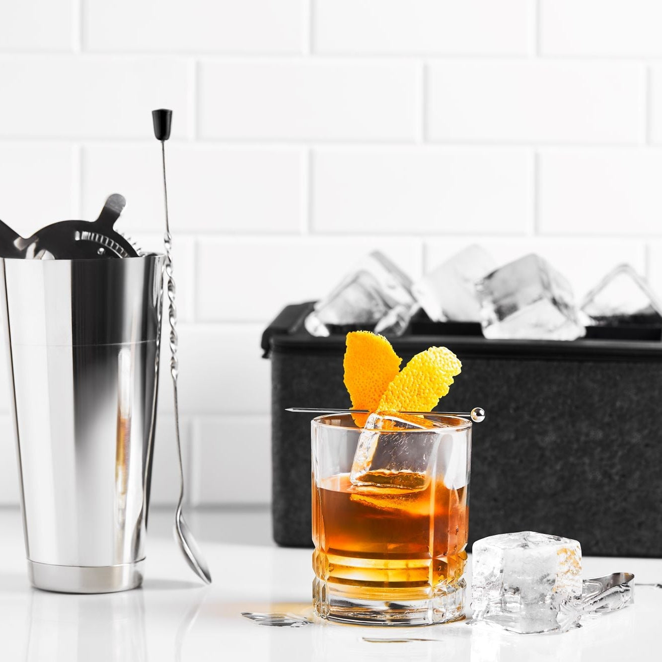Crystal Clear Ice Cube Mold With Garnish Holder - Eight 2" Square Ice Cubes