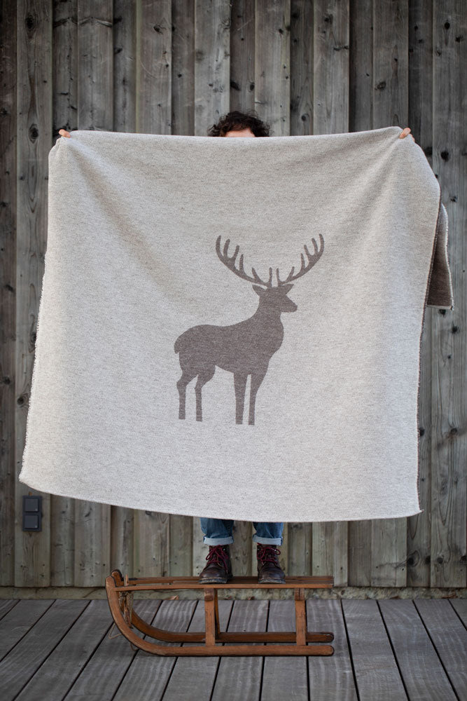 LUCA throw "centered deer"