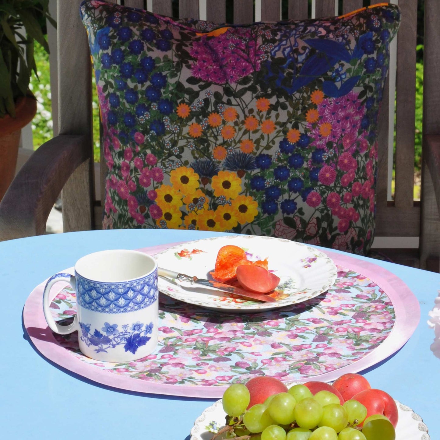 6 Round Placemats Romance is Dead Blue/Pink