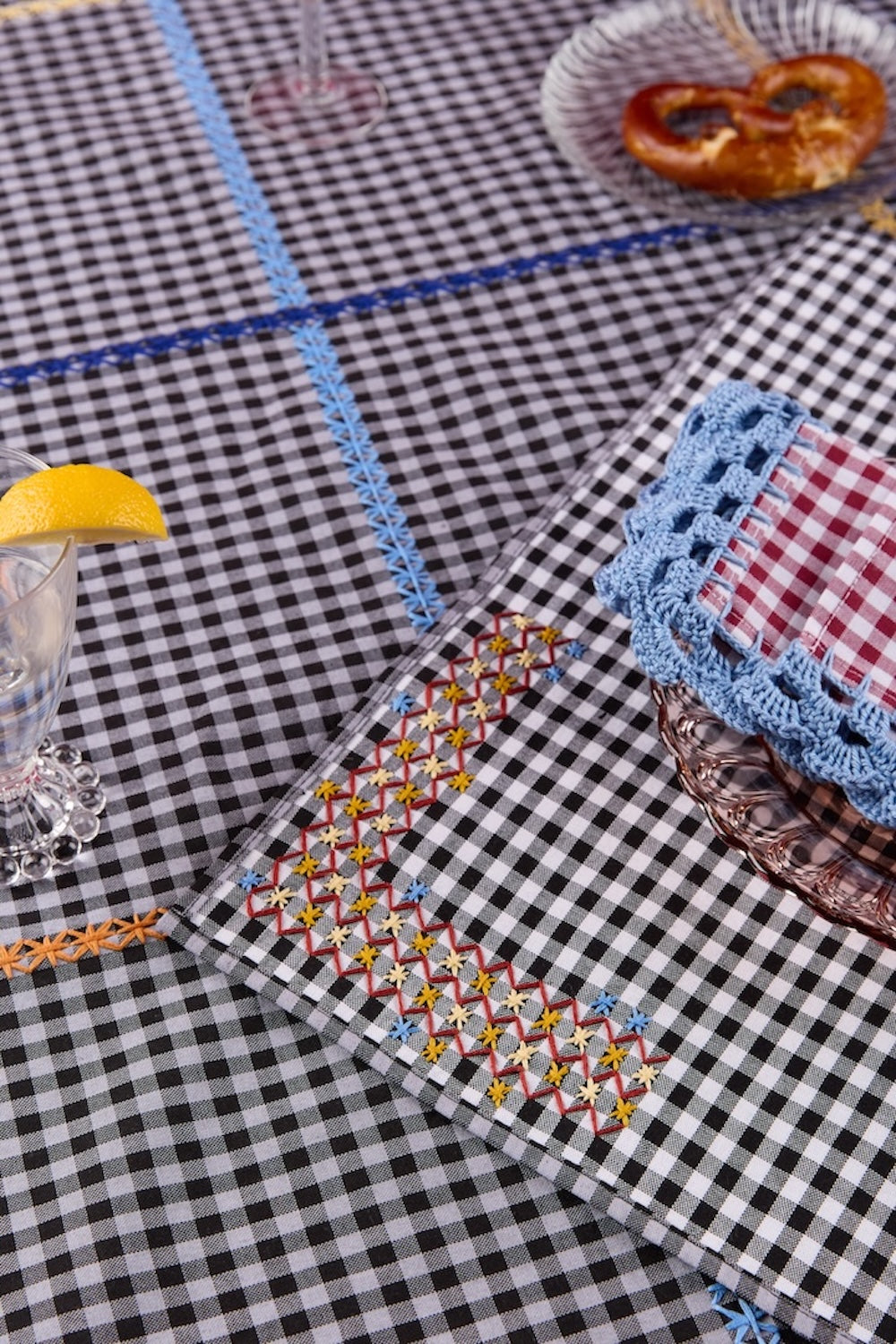 S/2 Estrellas Embroidered Placemat - Black