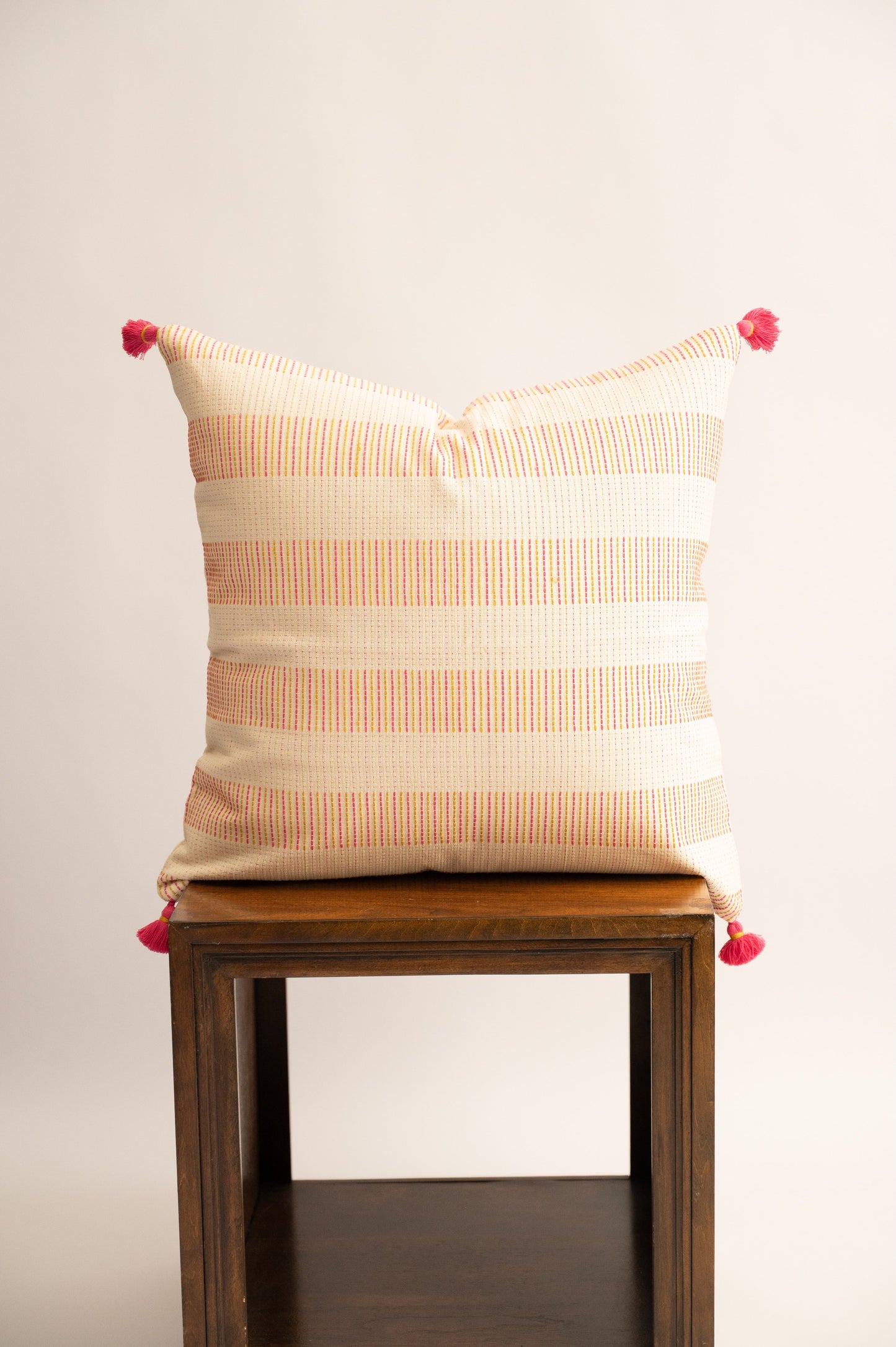 Ranisa Handloom Pillow 20"x20"