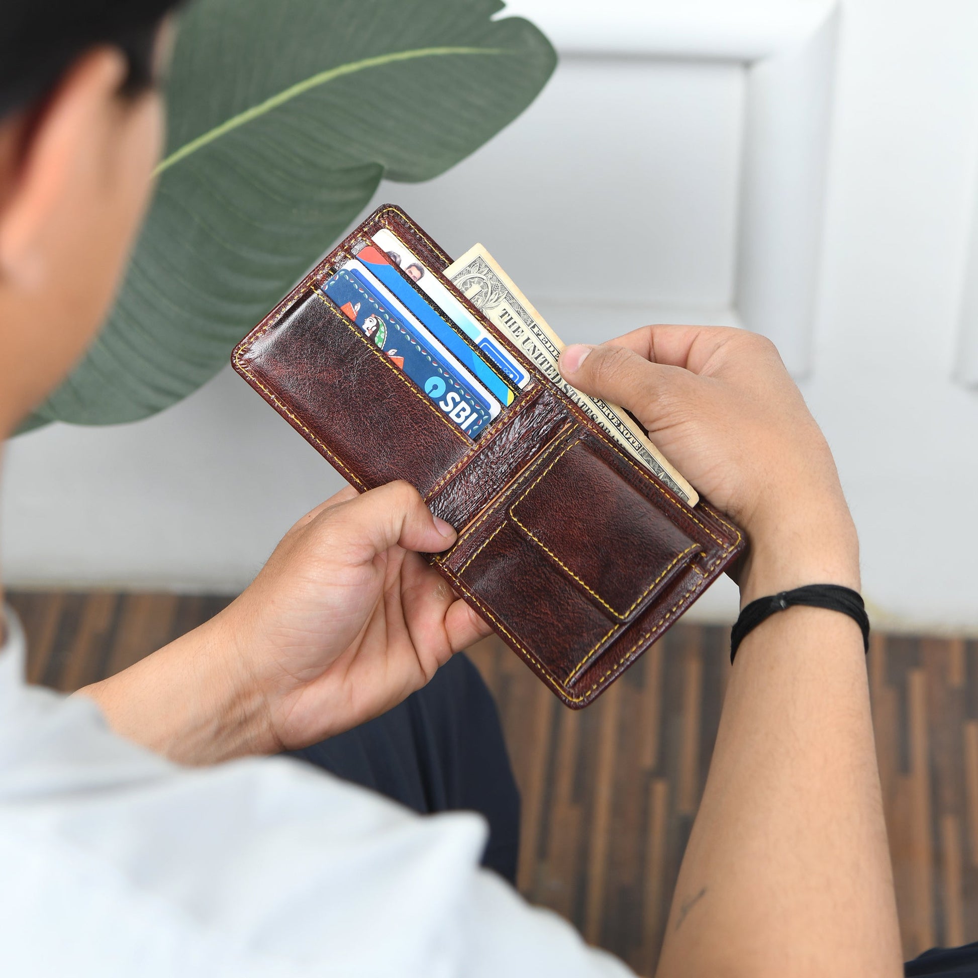 Ryan Classic Bi-Fold Wallet - Osadia Concept Store