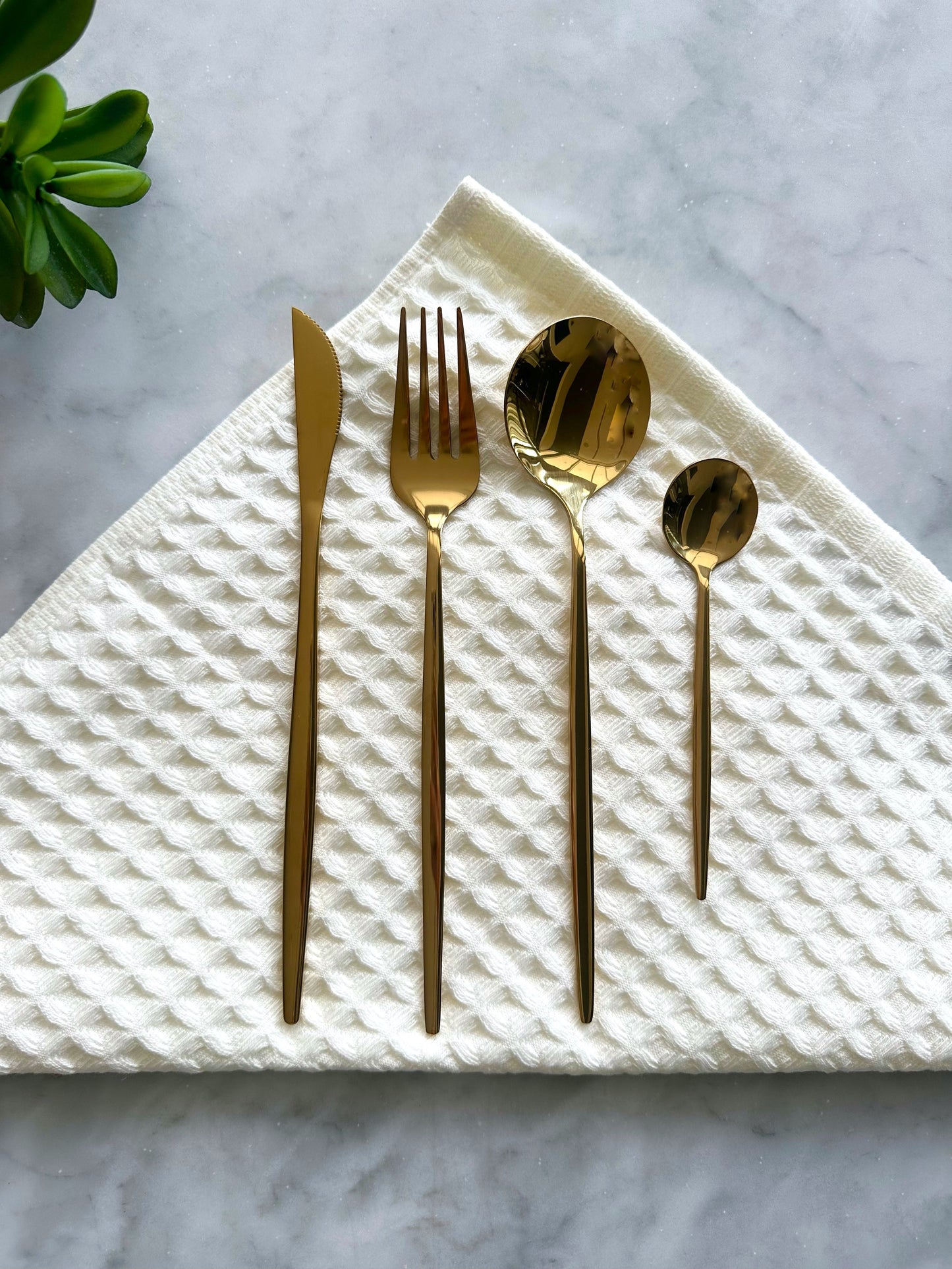 Modern Sleek Gold Flatware, Set of 16 Pre-Order - Osadia Concept Store