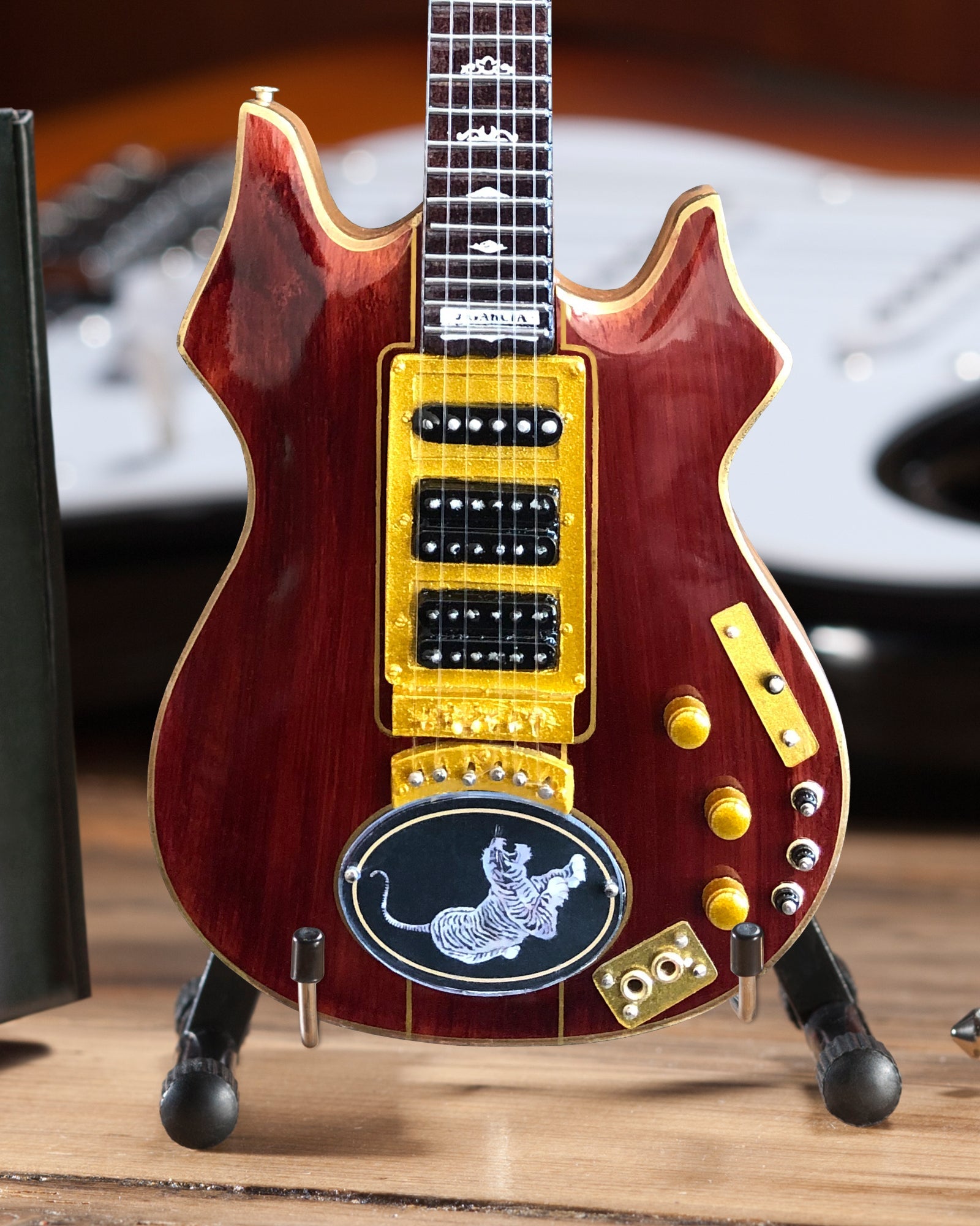 Jerry Garcia™ Tiger™ Tribute Mini Guitar Replica - OFFICIALLY LICENSED - Osadia Concept Store