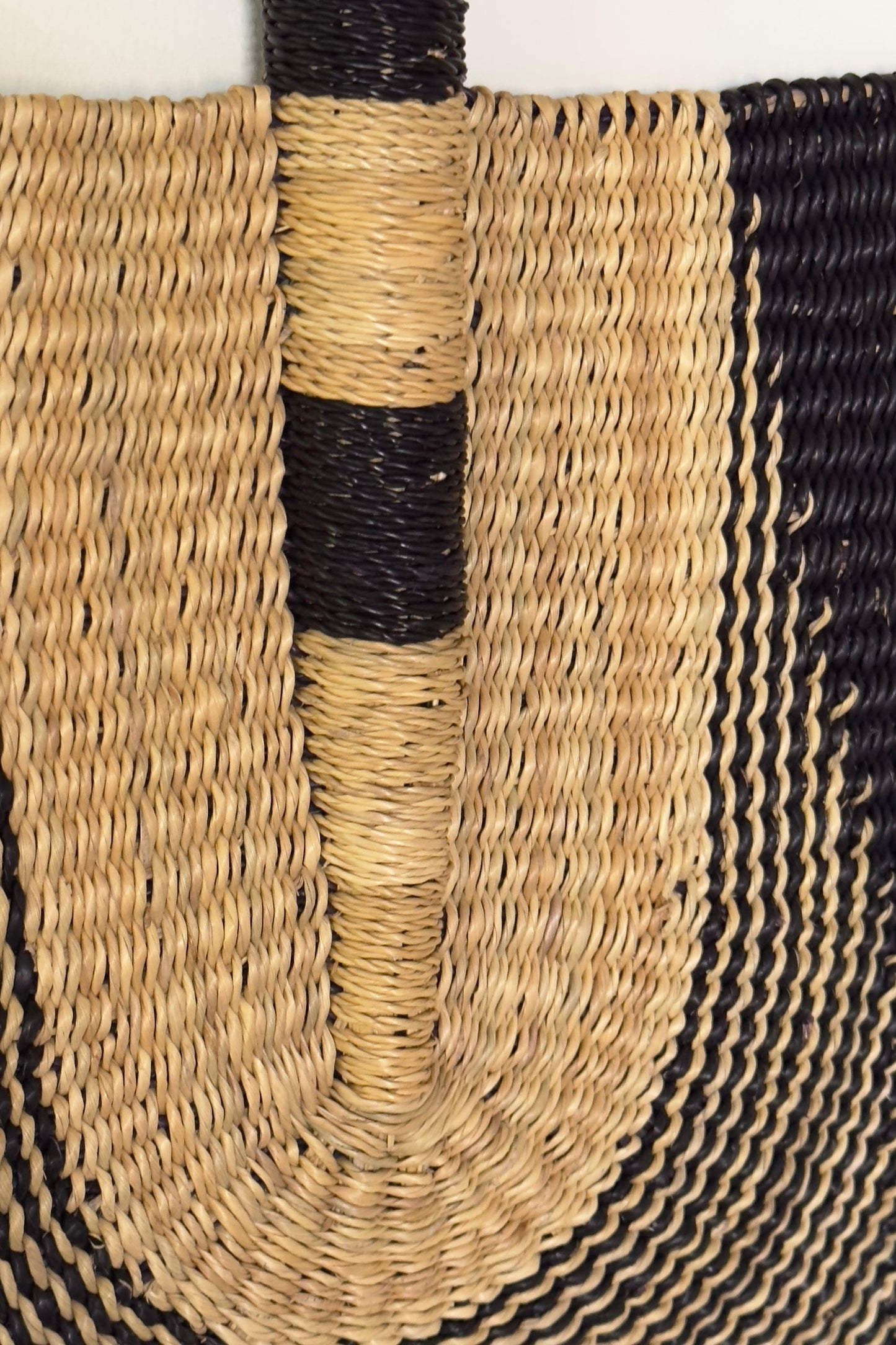 Standard Fan in Natural & Black