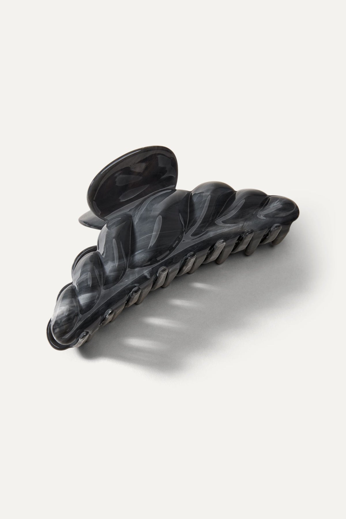 Croissant Claw in Black Sesame