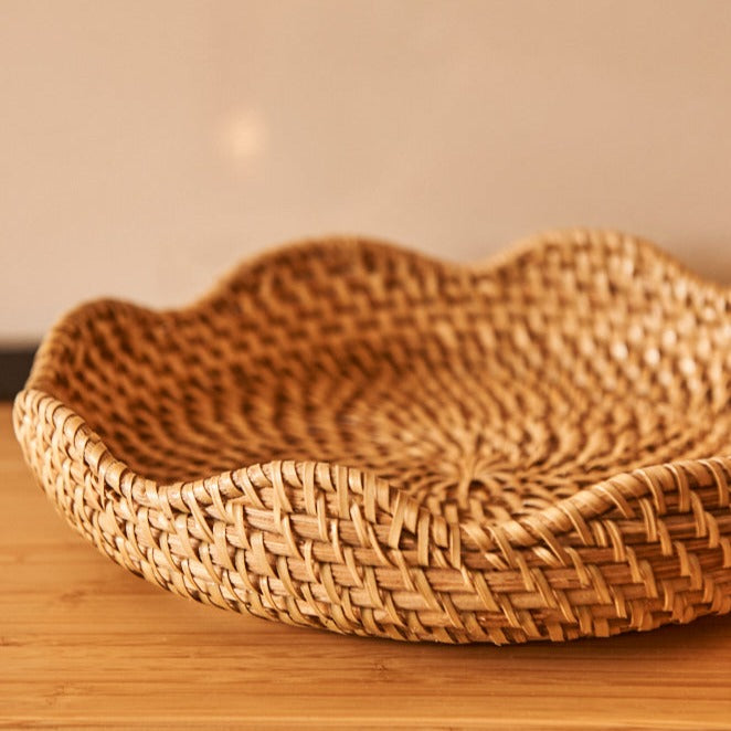 Round Rattan Scalloped Tray 10”