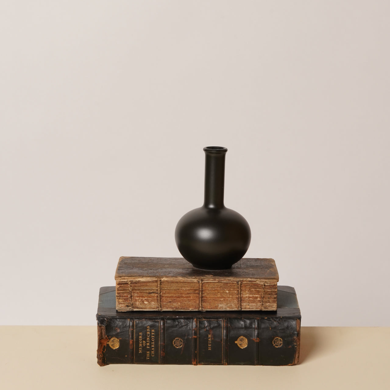 Semi-Matte Porcelain Mini Beauty Vase