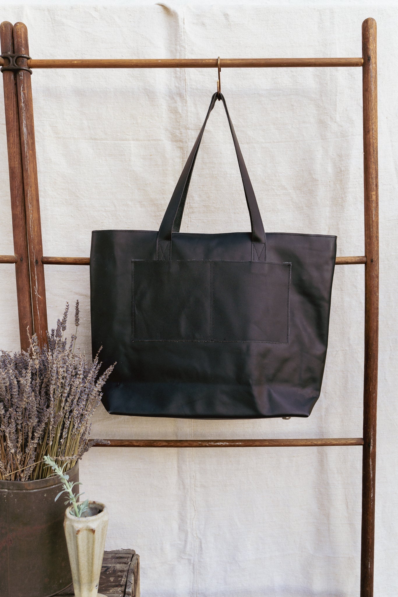 The Explorer - Black