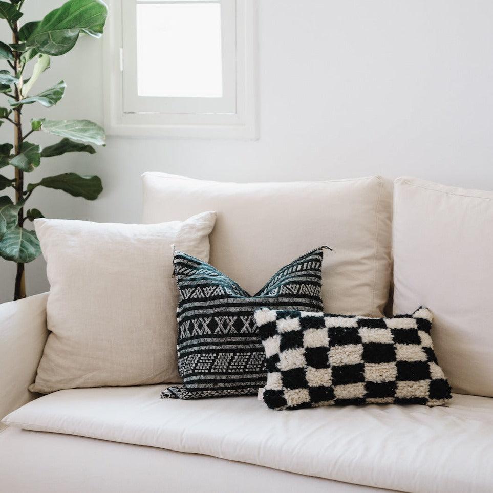 Desert Stripe Cactus Silk Pillow | Black - Osadia Concept Store