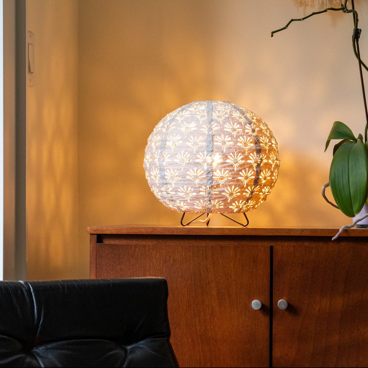 Soji Stella Solace Globe Deco Table Lamp