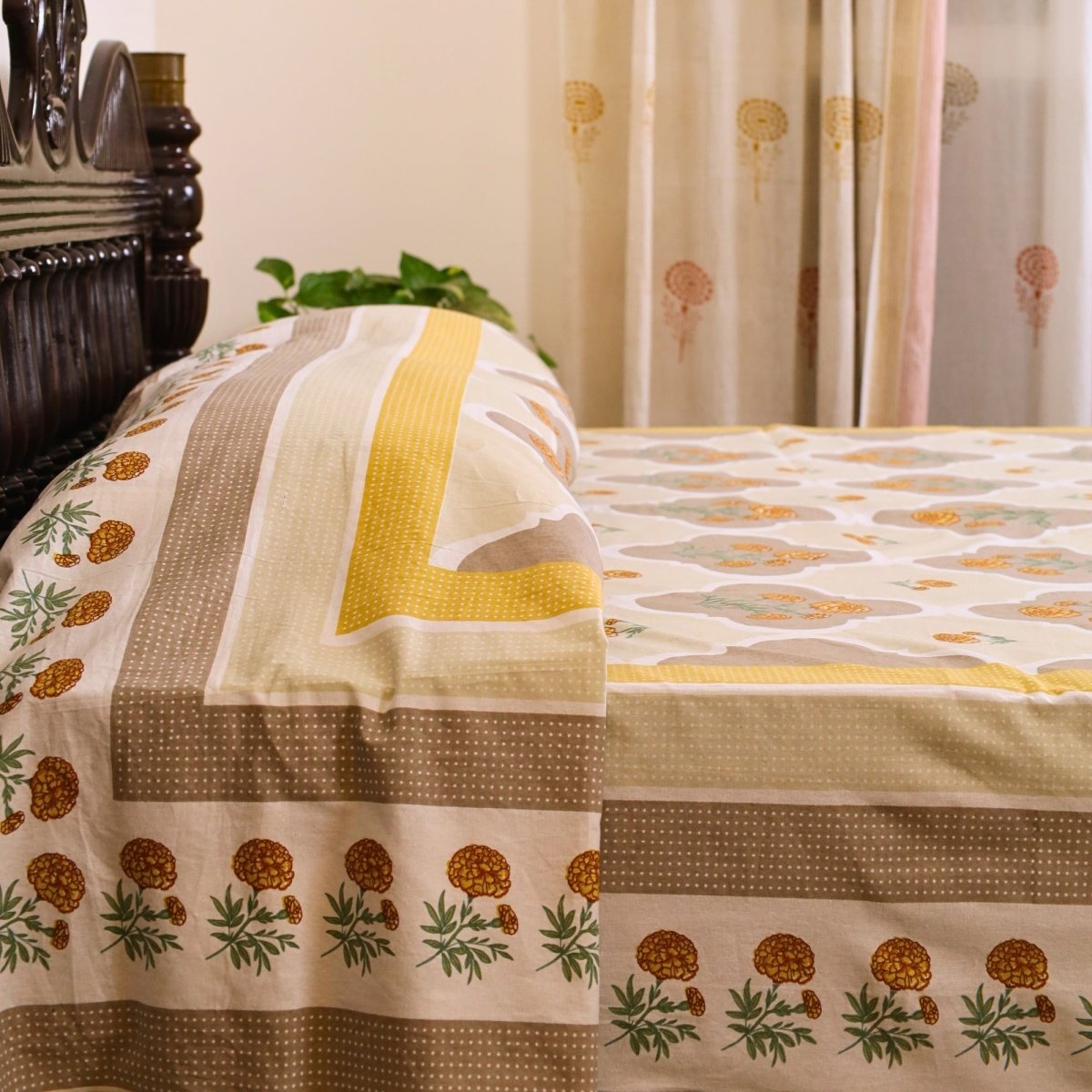 Marigold Bed Cover (60" x 90")