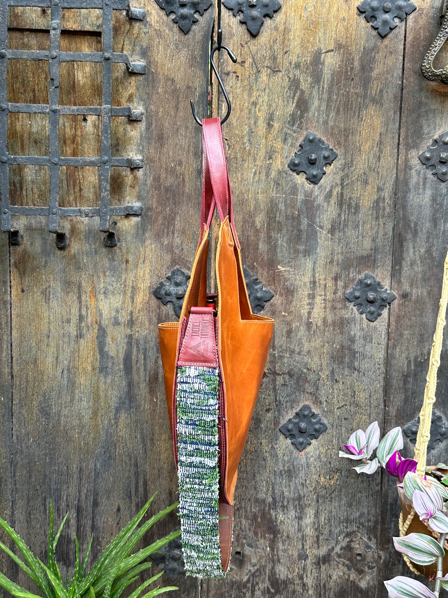 Sutim - Tan with Red Straps