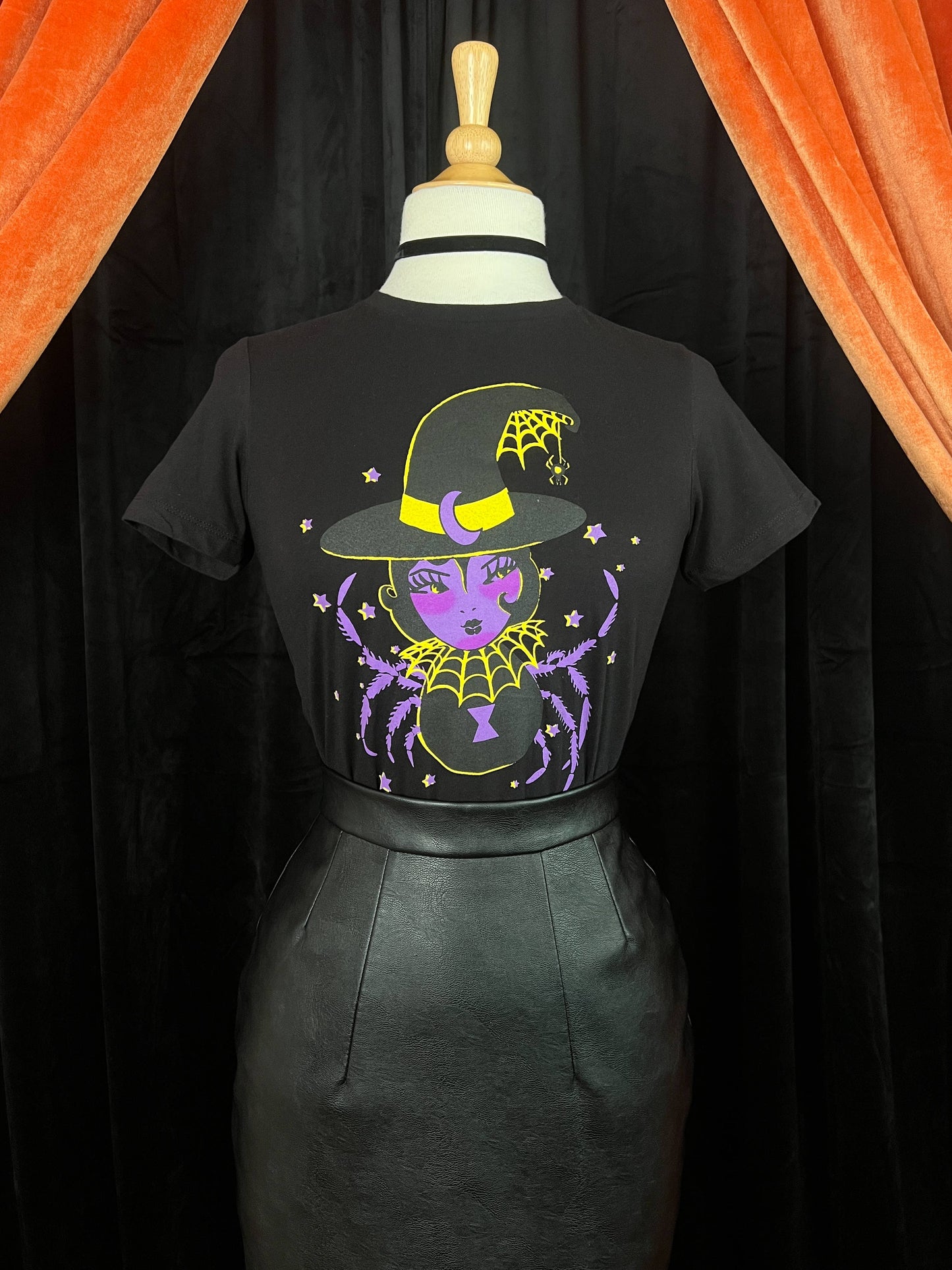 Spider Baby Fitted Graphic Tee in Black  - Osadia Concept Store